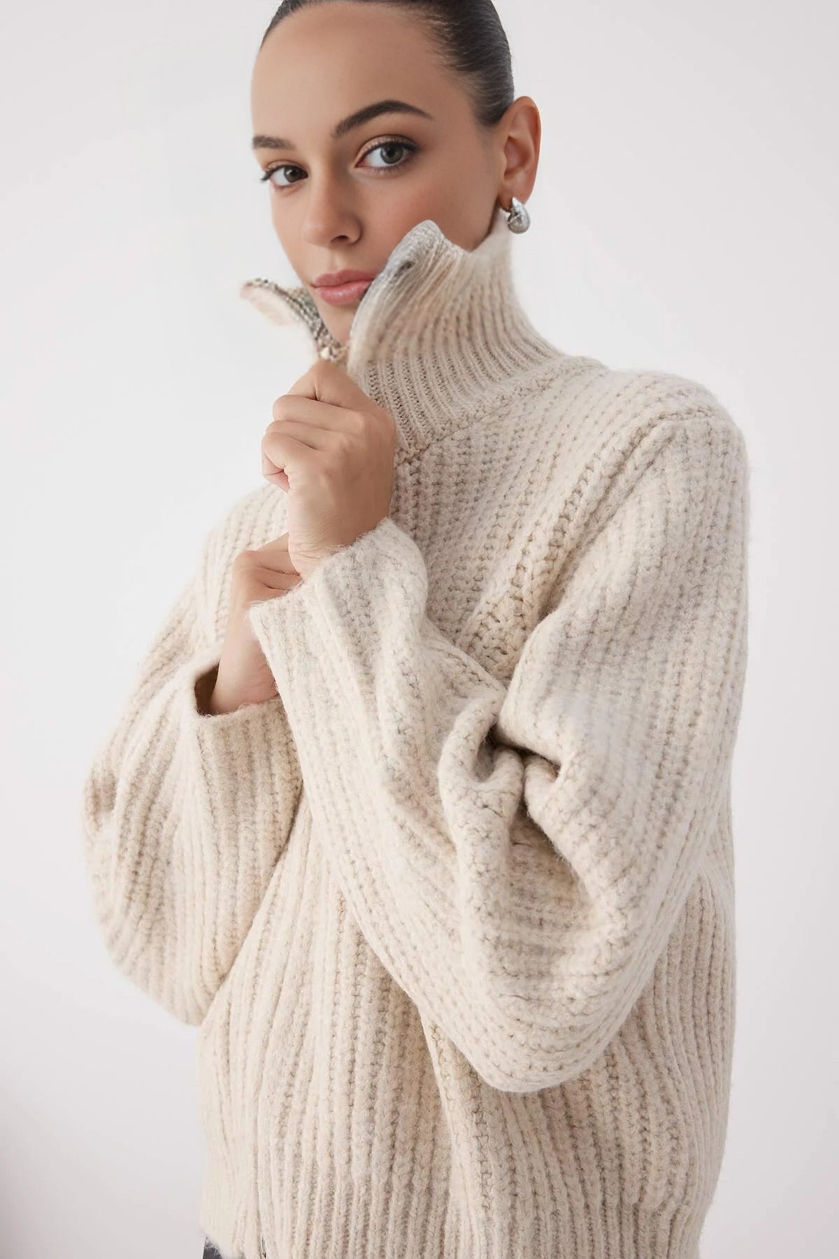 Soft-Textured Oversize Knit Cardigan with Zipper Detail