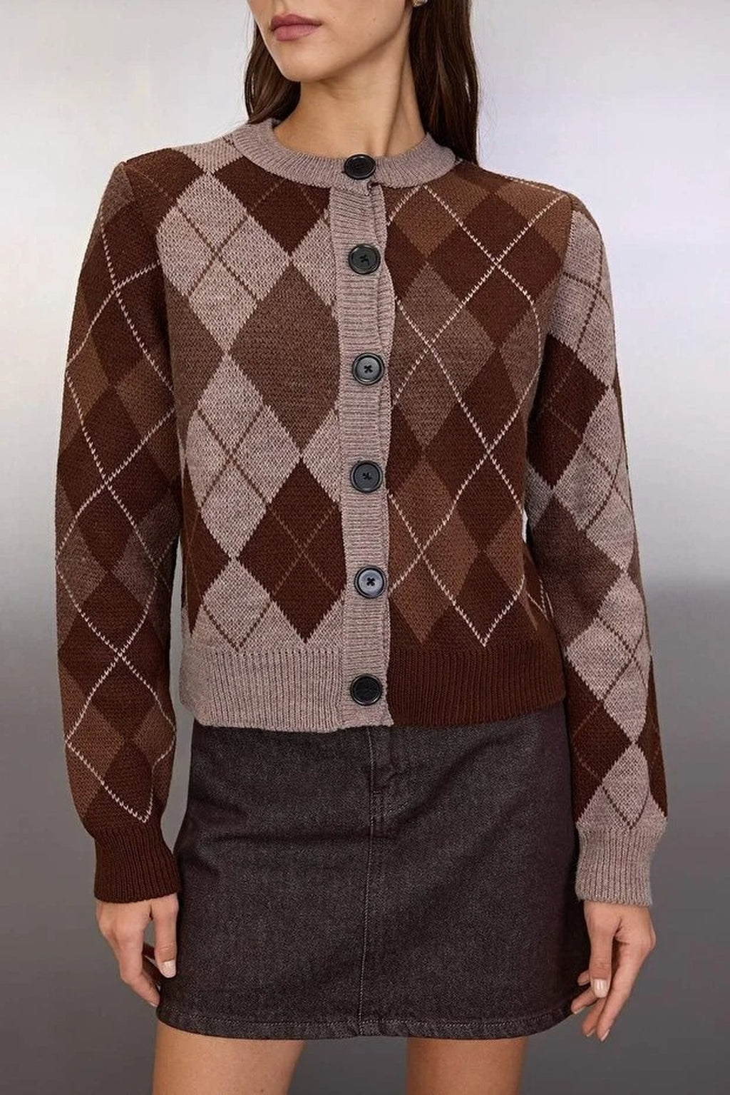 Crew Neck Argyle Pattern Knit Cardigan