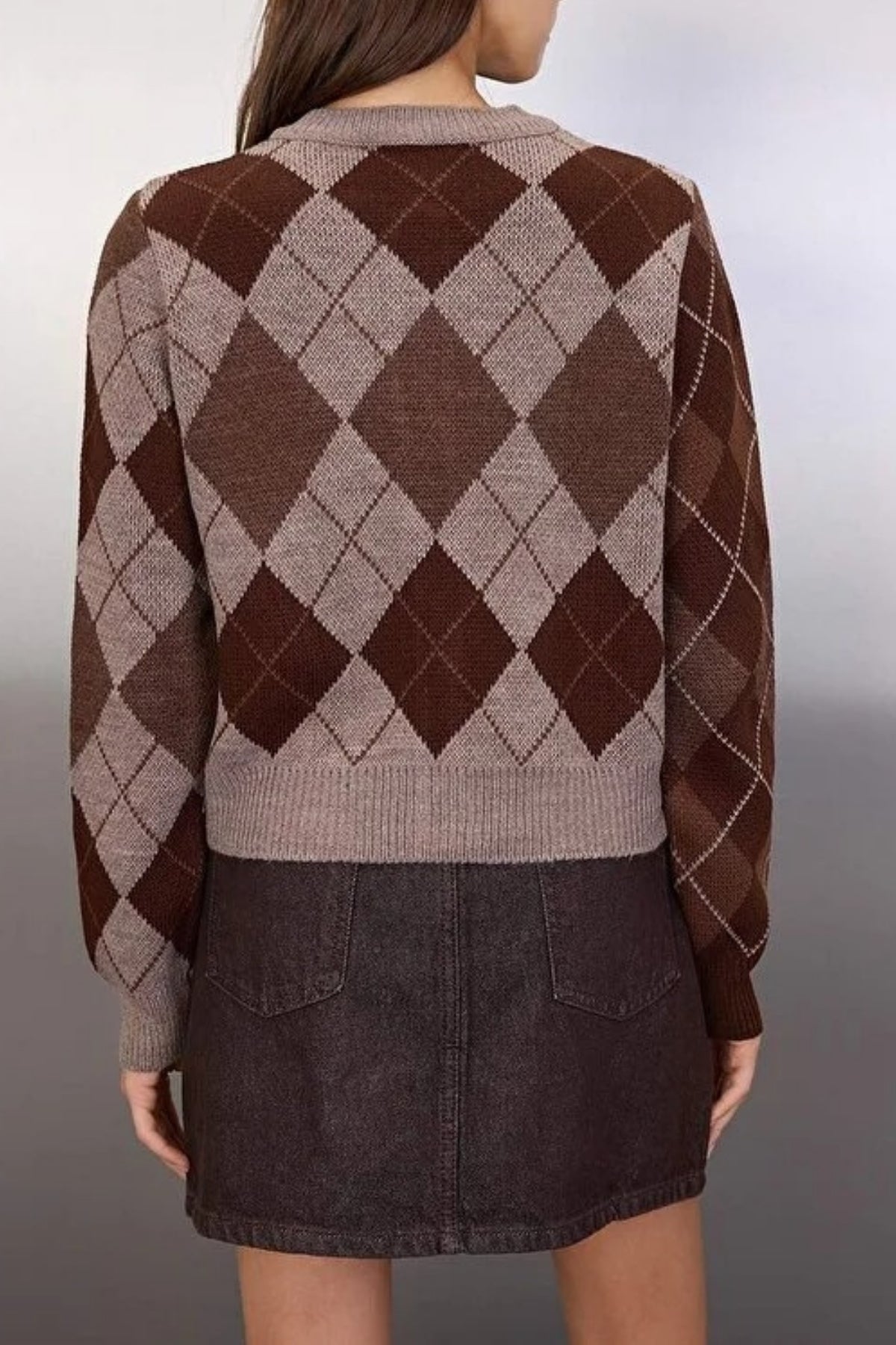 Crew Neck Argyle Pattern Knit Cardigan