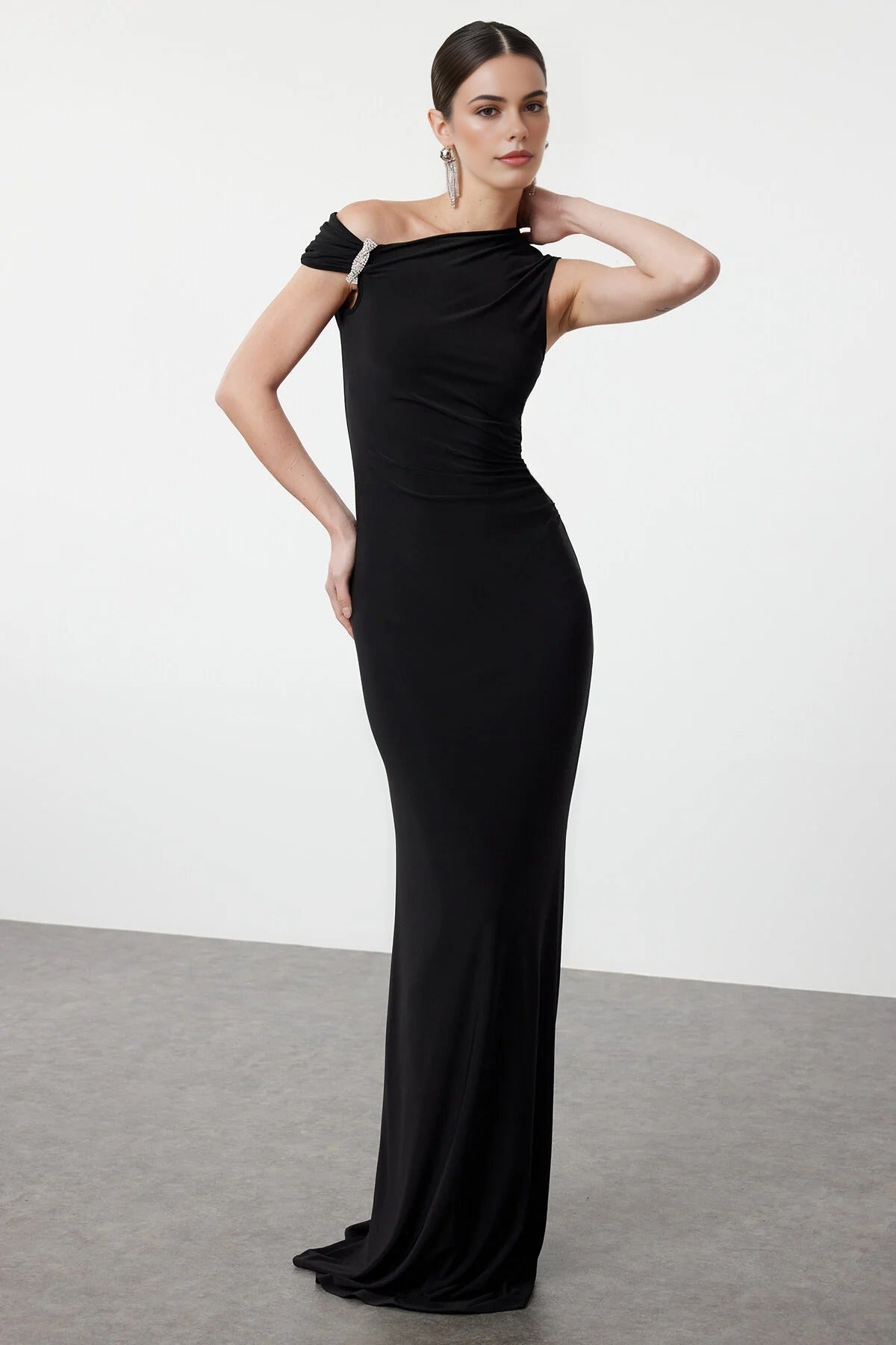Maxi Elegant Evening Dress with Stone Accessory Detail