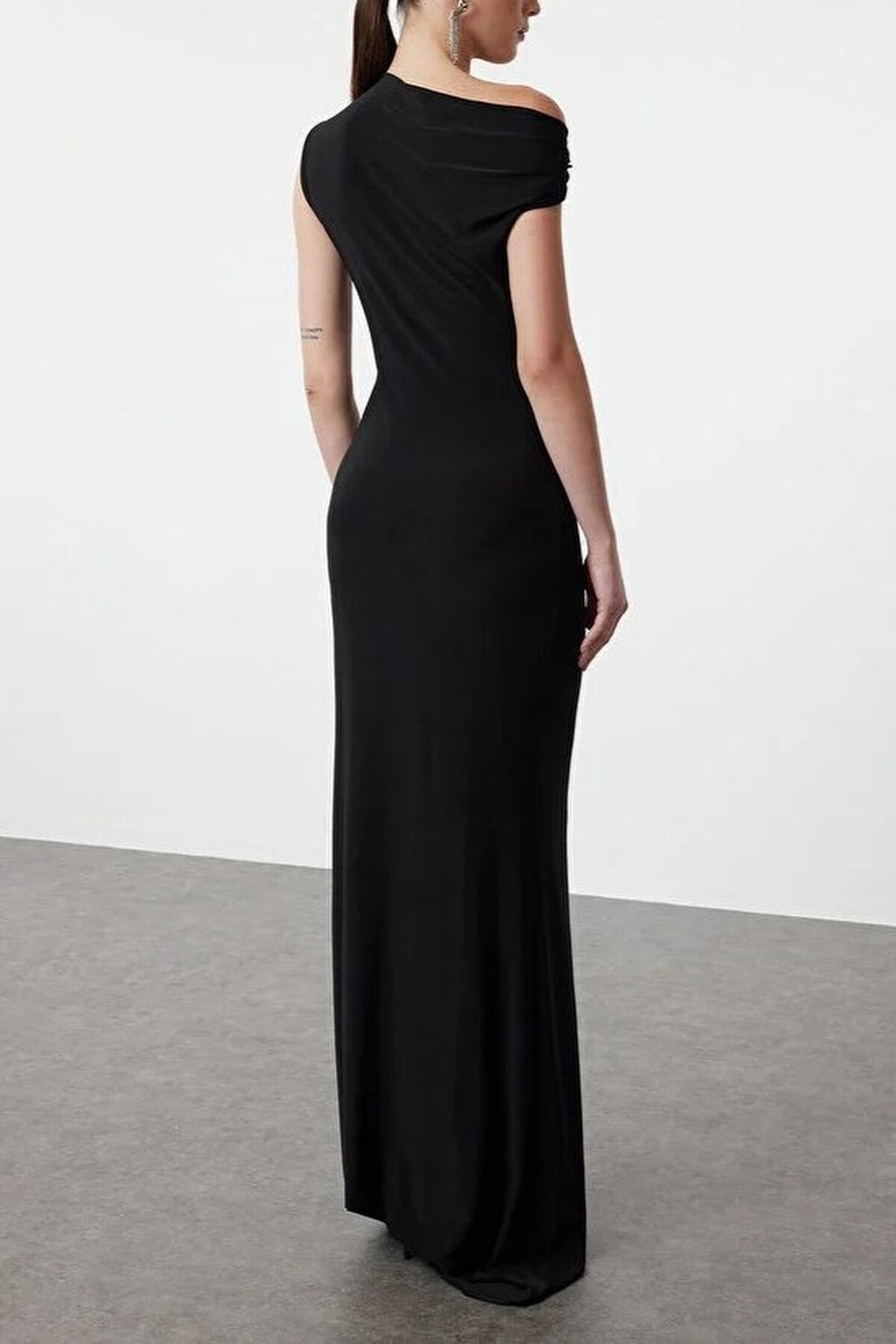 Maxi Elegant Evening Dress with Stone Accessory Detail