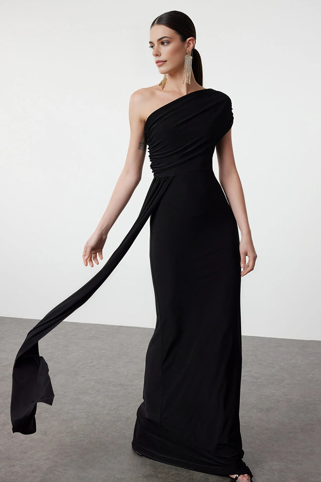 Maxi Evening Dress with Asymmetrical Collar