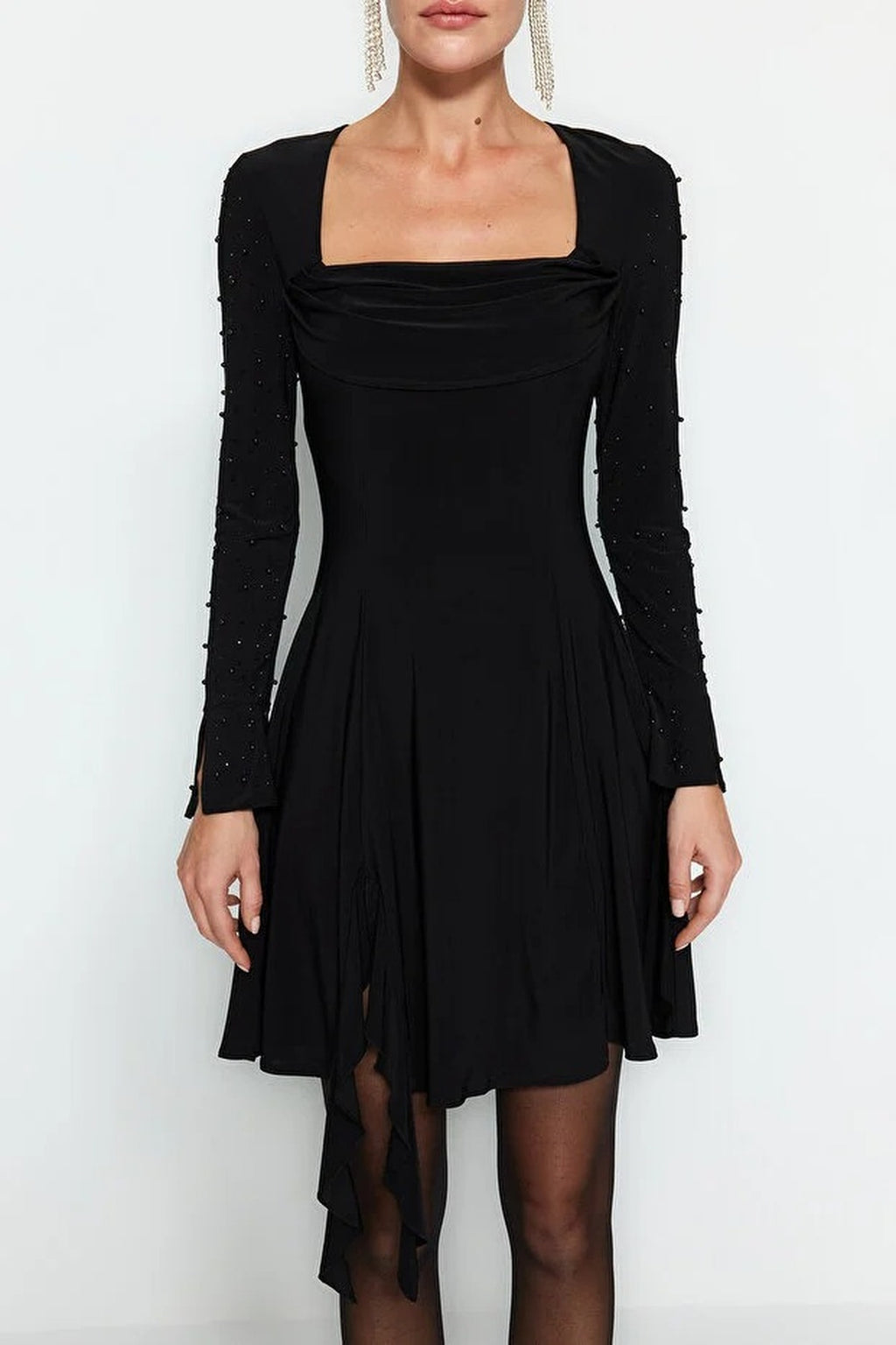 Knit Short Elegant Evening Dress with Pearl Accessories