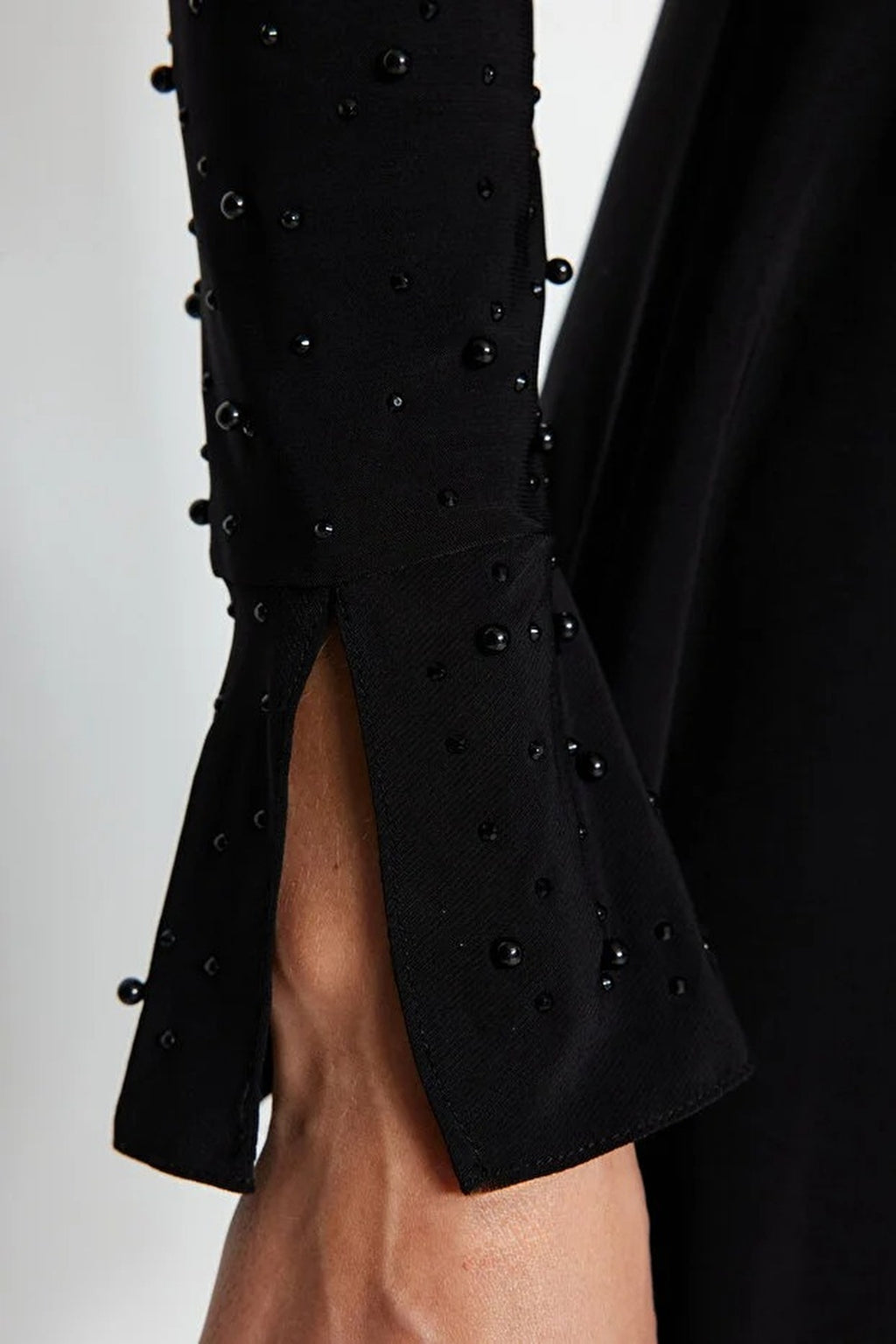 Knit Short Elegant Evening Dress with Pearl Accessories