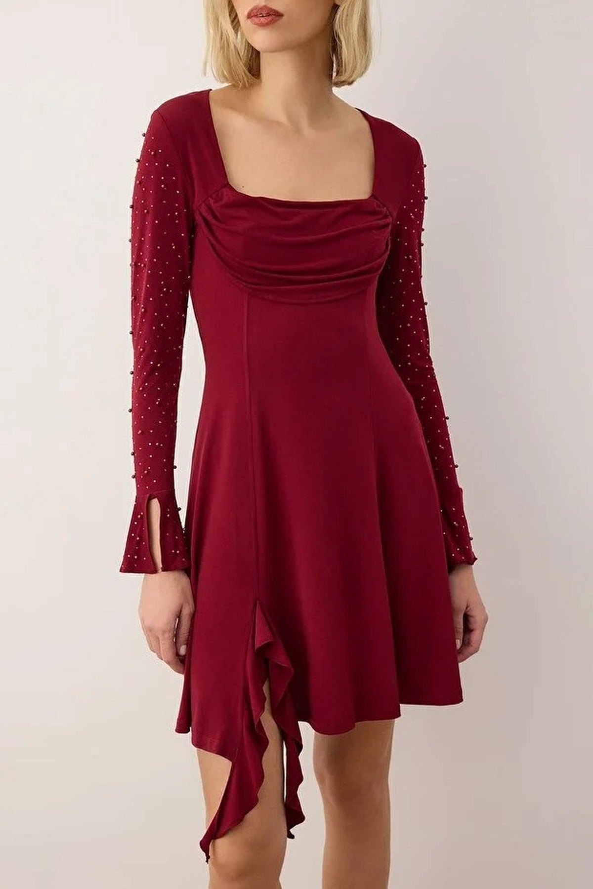 Knit Short Elegant Evening Dress with Pearl Accessories