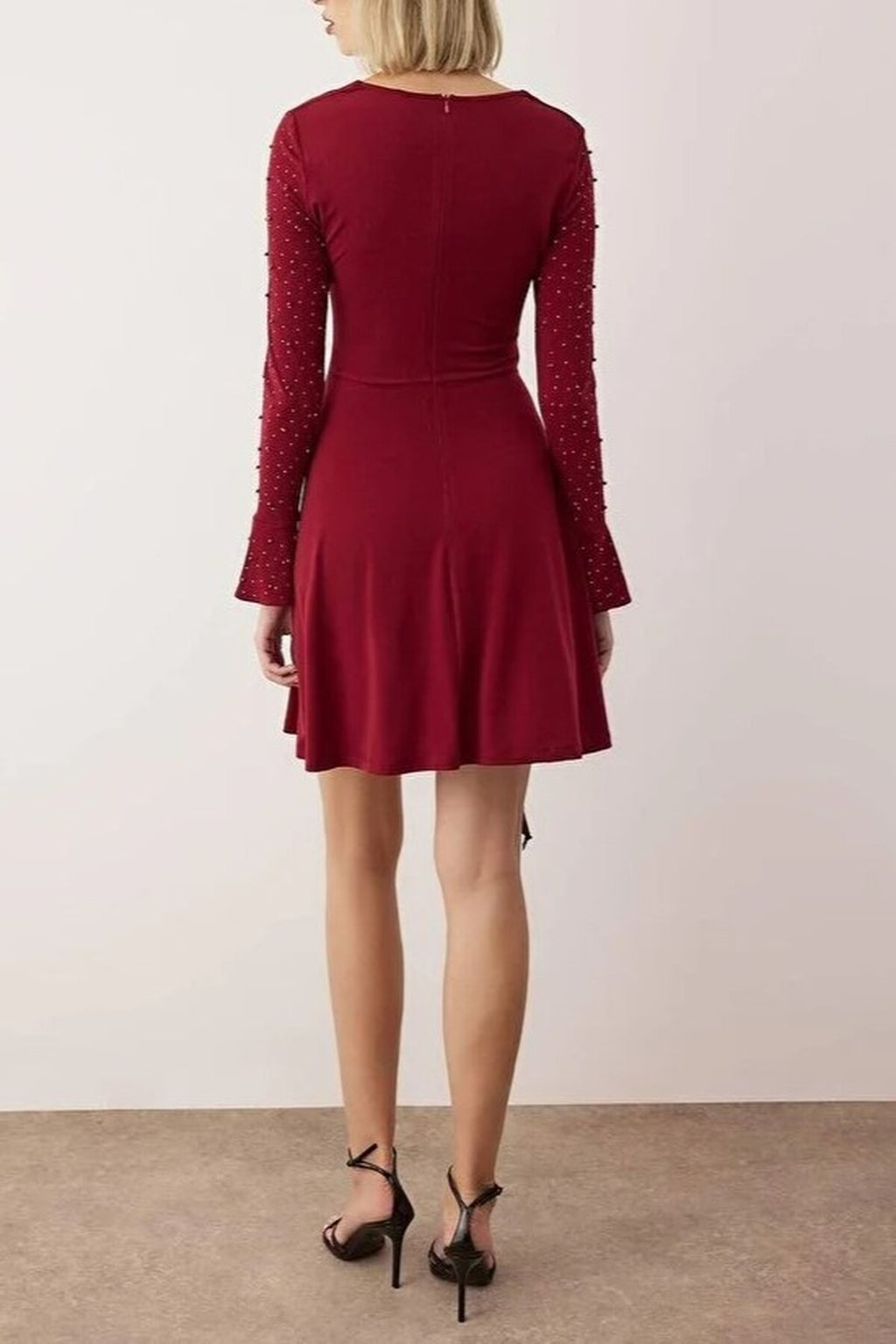 Knit Short Elegant Evening Dress with Pearl Accessories