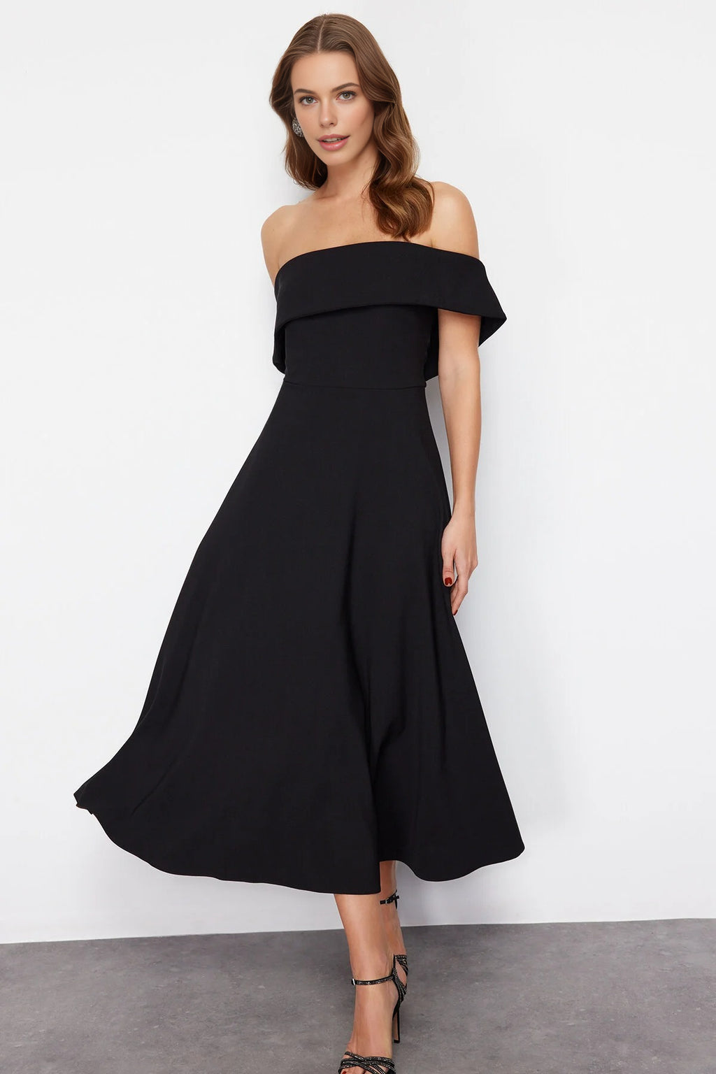 Elegant A-Line Woven Evening Dress with Collar Detail