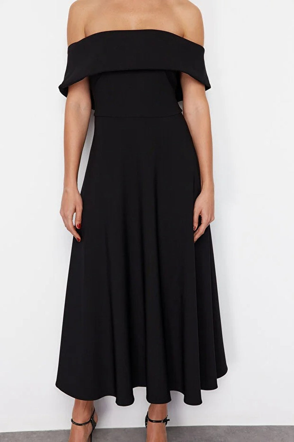 Elegant A-Line Woven Evening Dress with Collar Detail