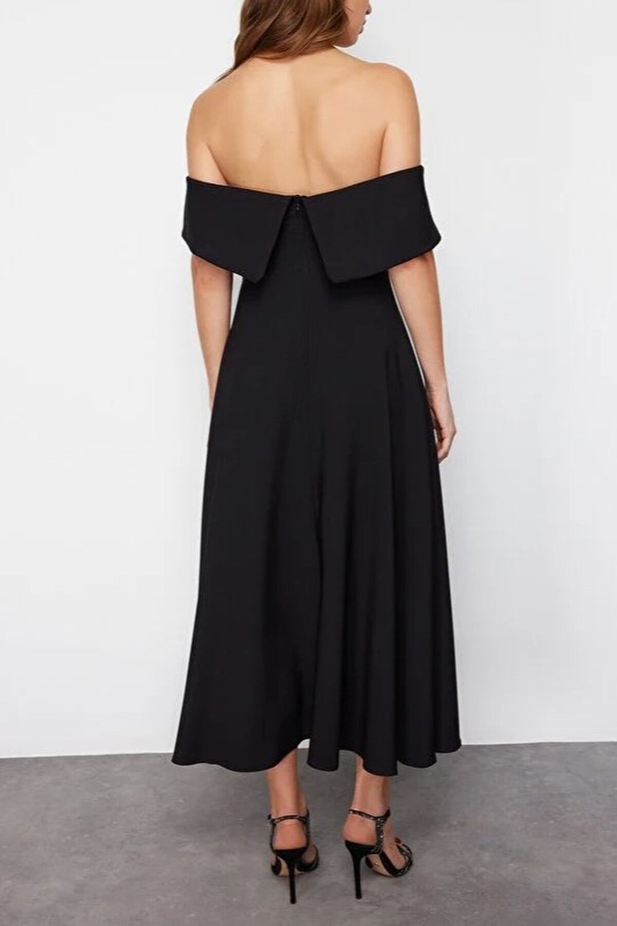 Elegant A-Line Woven Evening Dress with Collar Detail