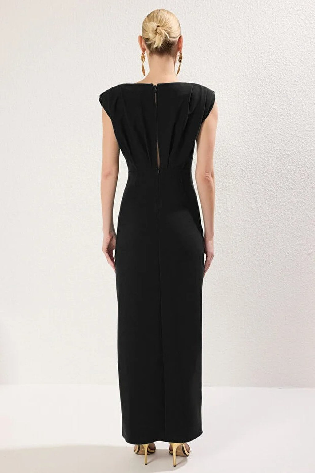 Woven Long Elegant Evening Dress with Accessory Details