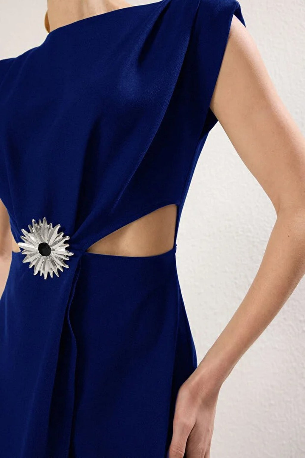 Woven Long Elegant Evening Dress with Accessory Details