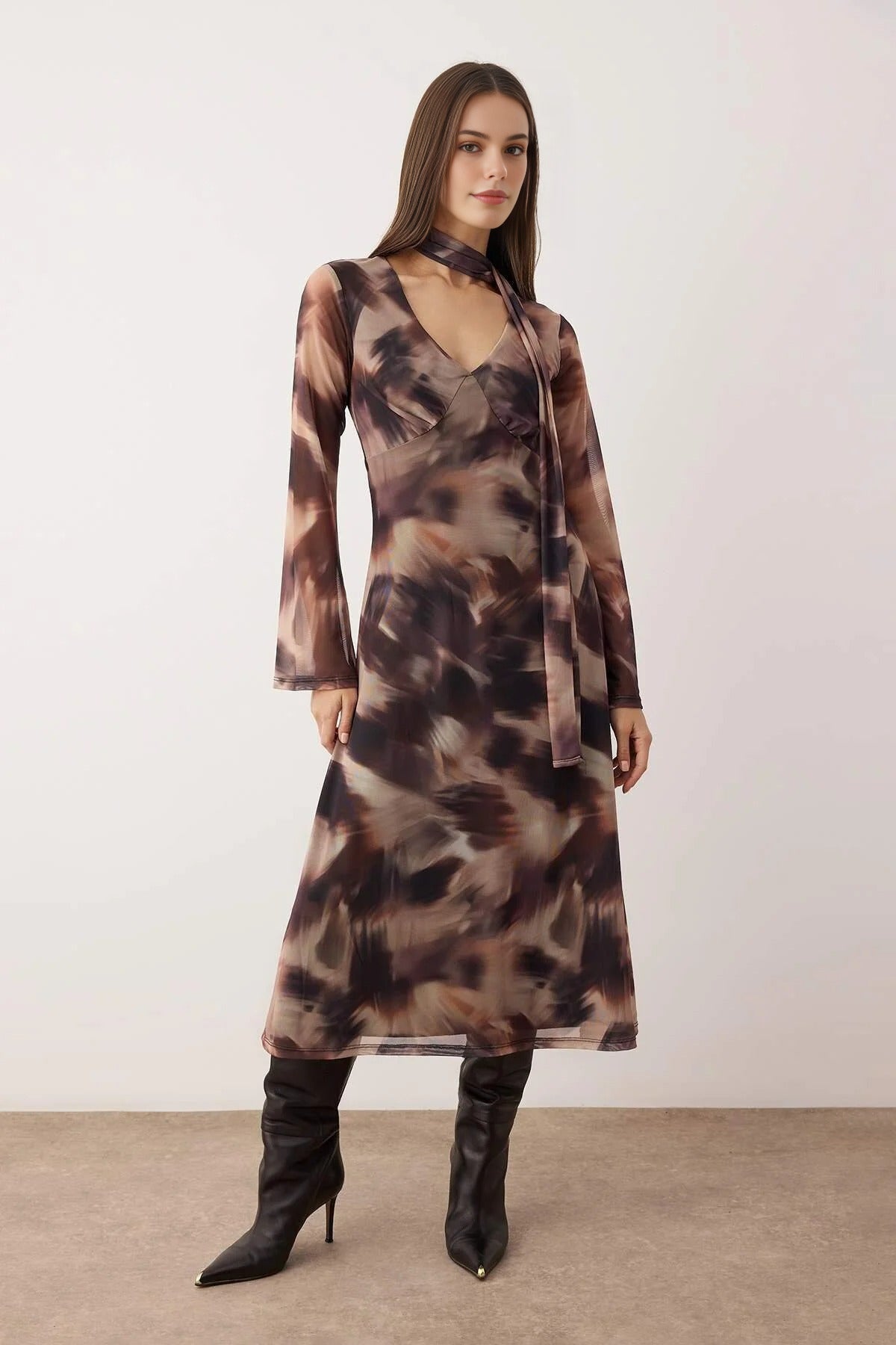 Accessory Detailed Midi Knitted Dress