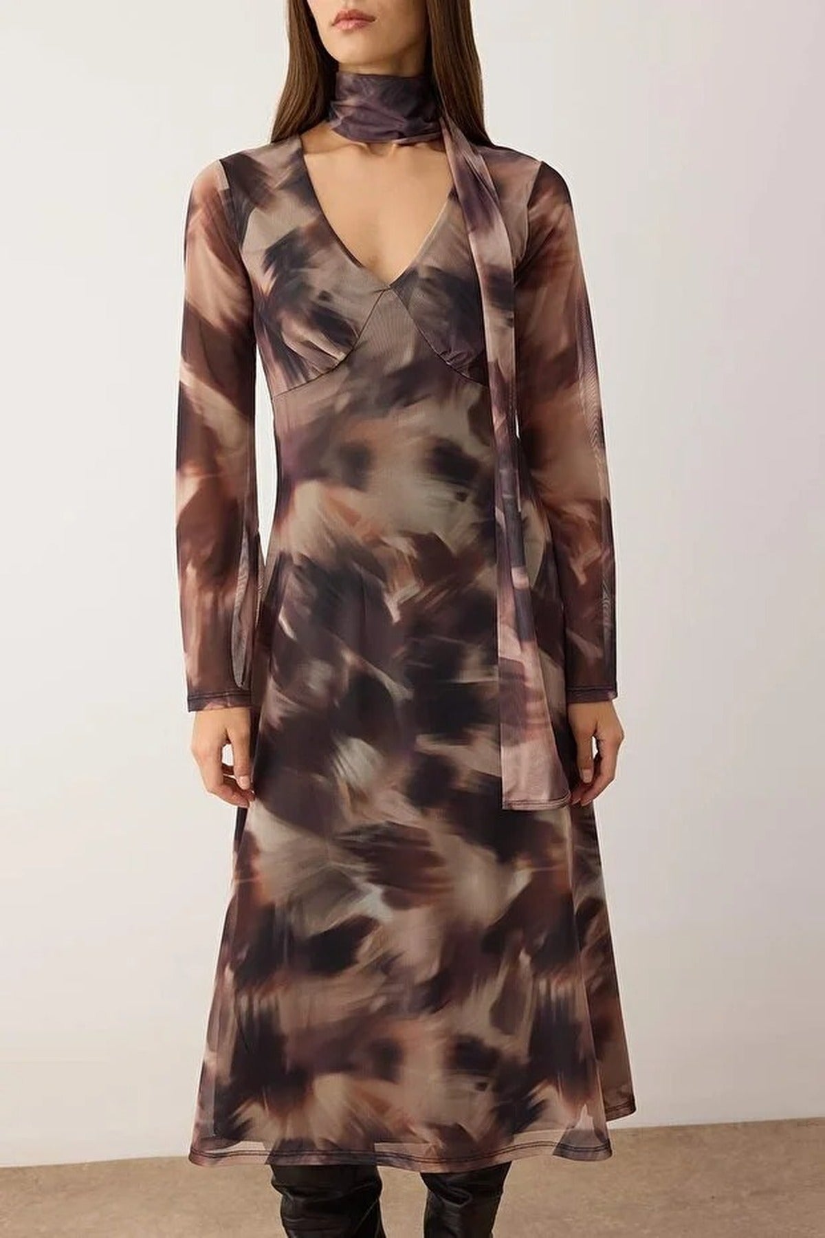 Accessory Detailed Midi Knitted Dress