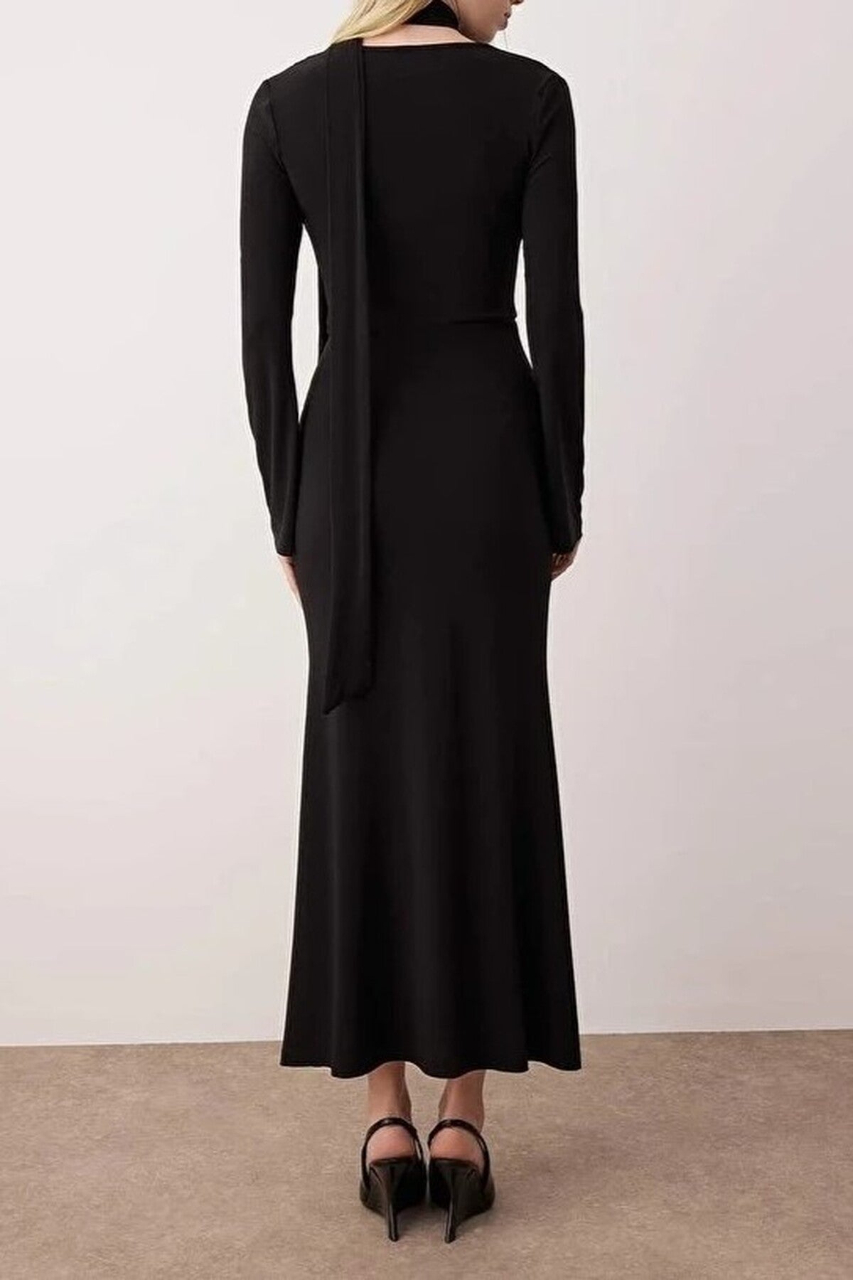 V-Neck A-line Maxi Knitted Dress with Scarf Detail