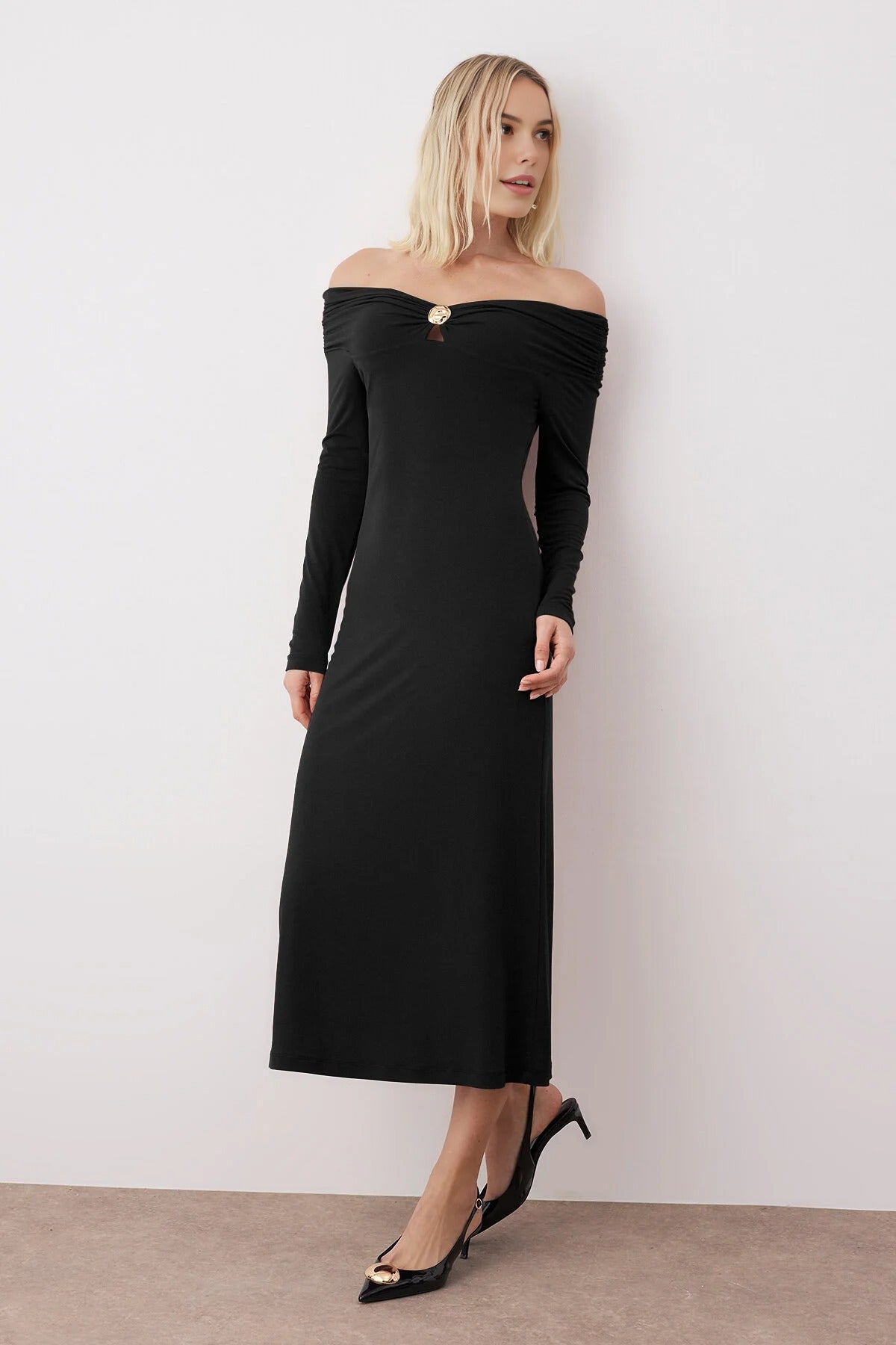 Off-Shoulder Bodycon Maxi Knit Dress with Accessory Details