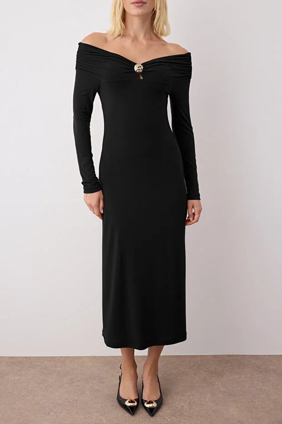 Off-Shoulder Bodycon Maxi Knit Dress with Accessory Details