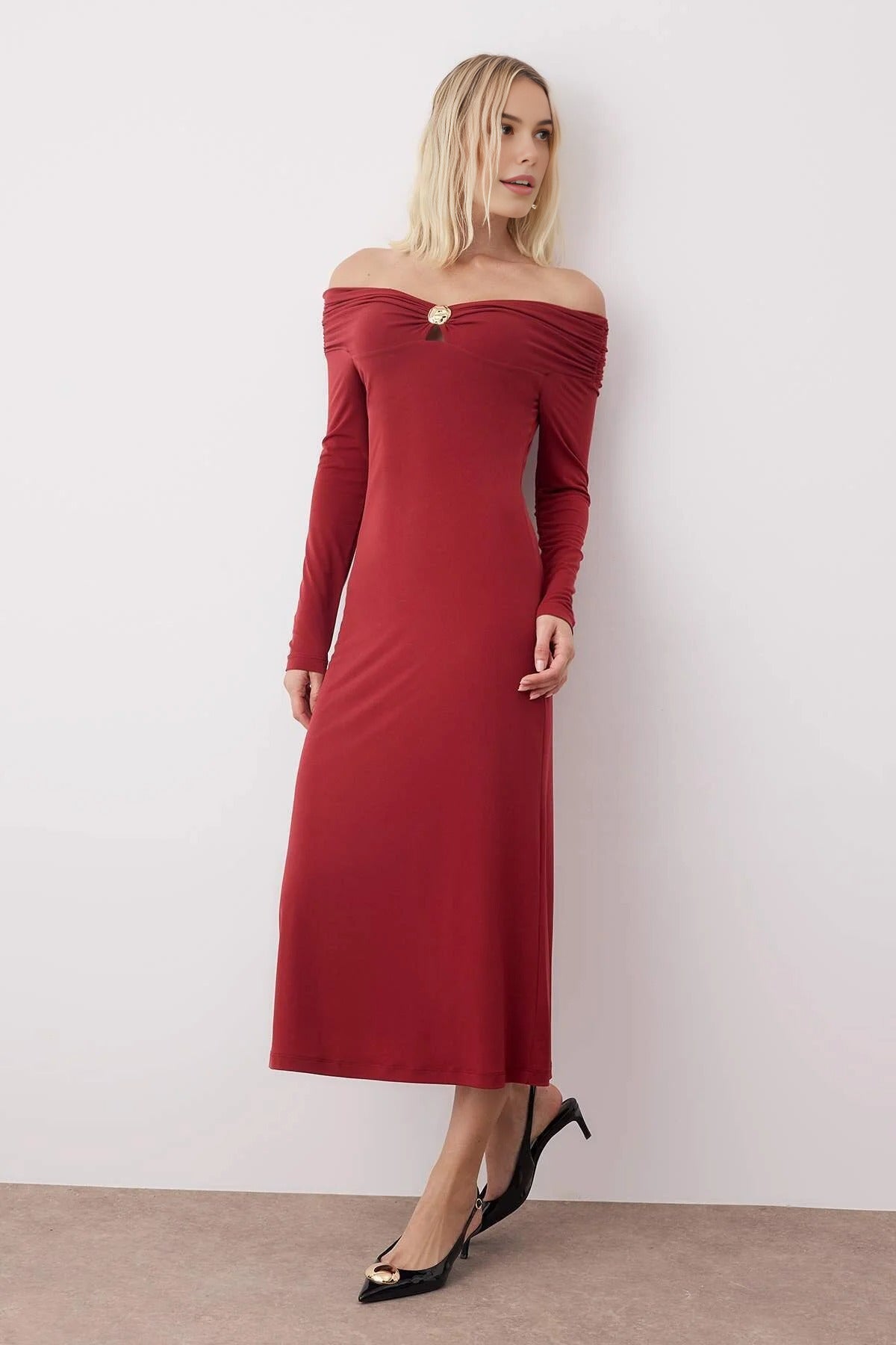Off-Shoulder Bodycon Maxi Knit Dress with Accessory Details