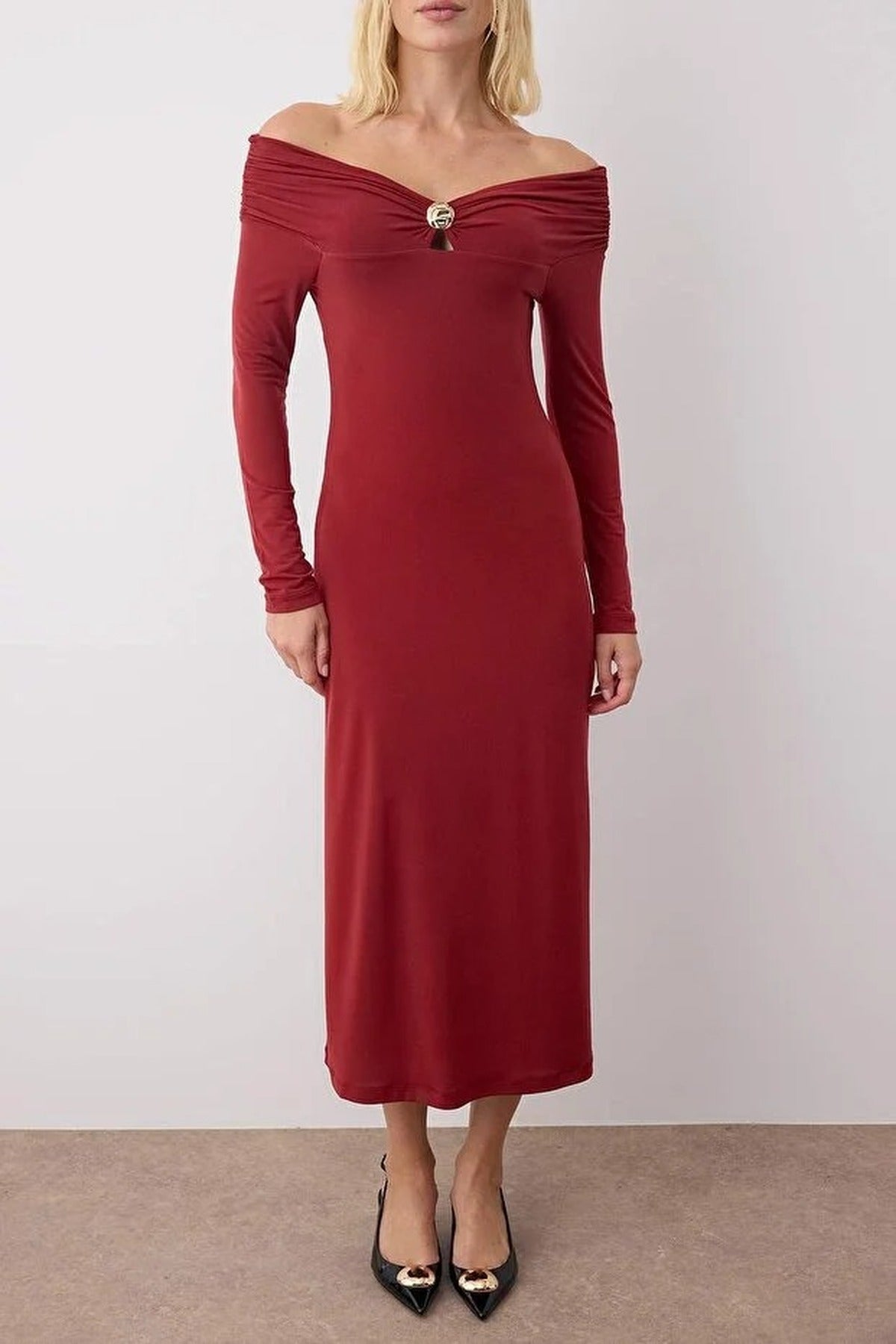 Off-Shoulder Bodycon Maxi Knit Dress with Accessory Details