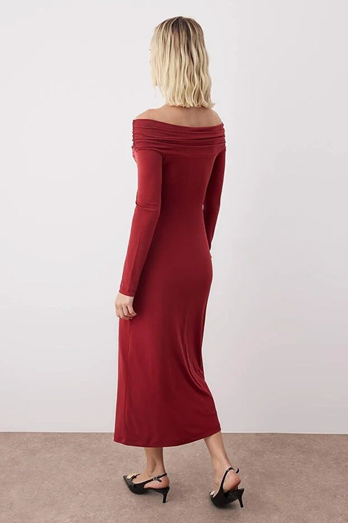 Off-Shoulder Bodycon Maxi Knit Dress with Accessory Details