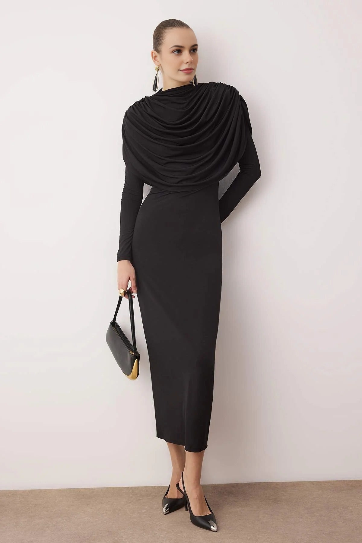Elegant Knitted Evening Dress with Collar Detail
