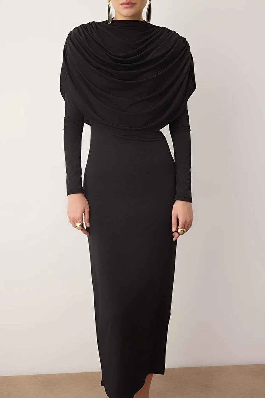Elegant Knitted Evening Dress with Collar Detail