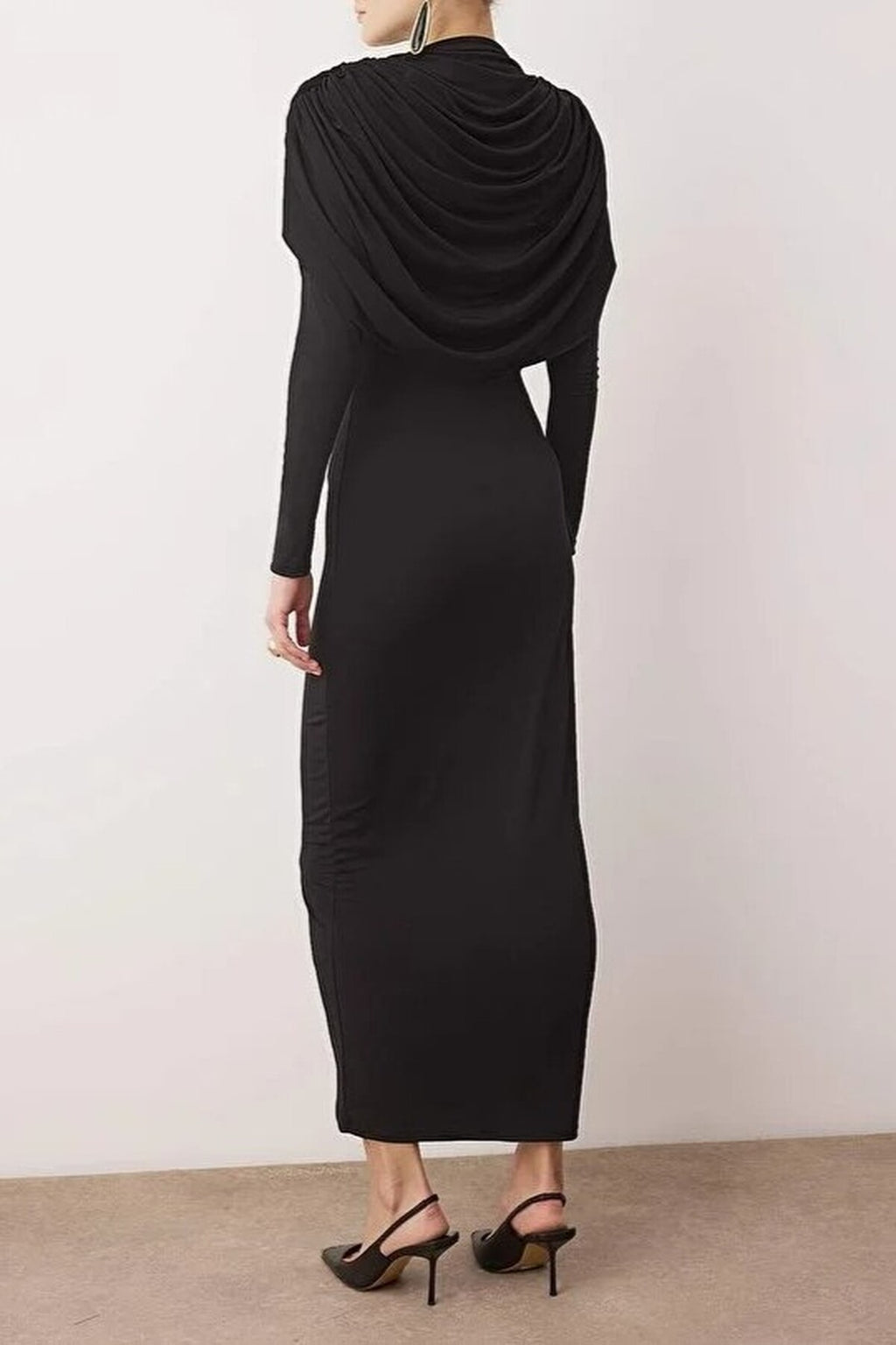 Elegant Knitted Evening Dress with Collar Detail