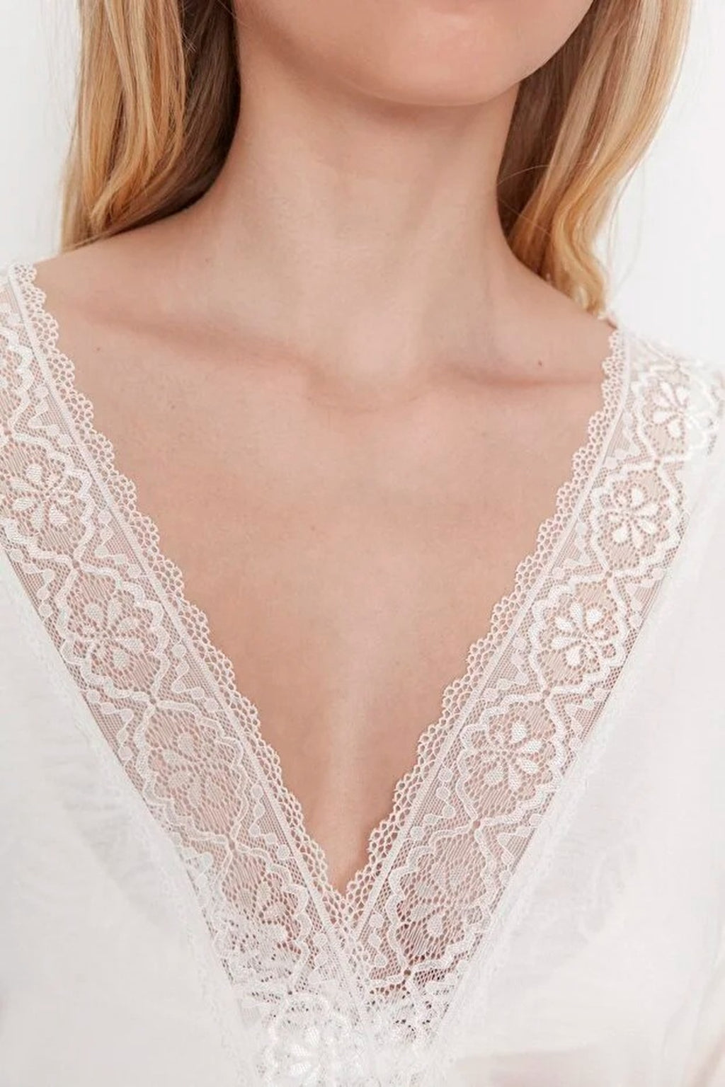 Viscose Knit Dressing Gown with Belt and Lace Detail