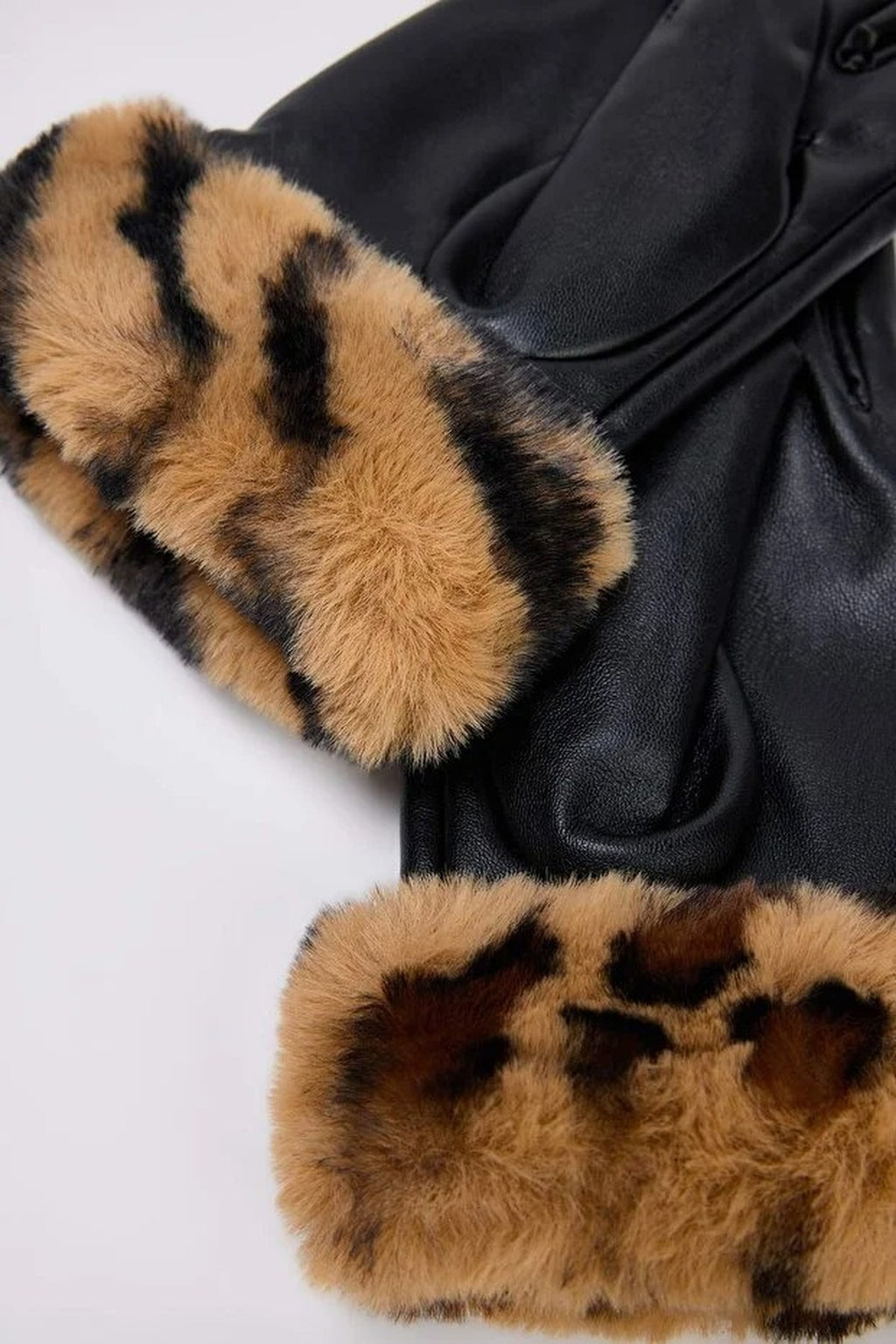 Women's Gloves with Faux Fur Detail