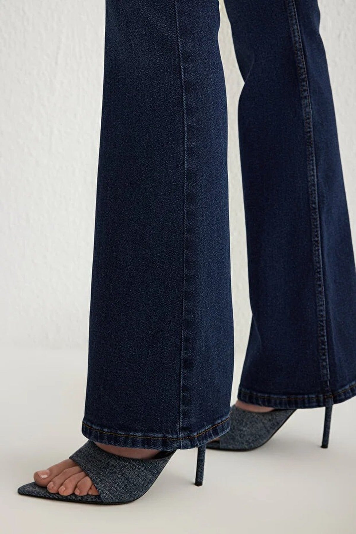 High Waist Comfort Flare Jeans