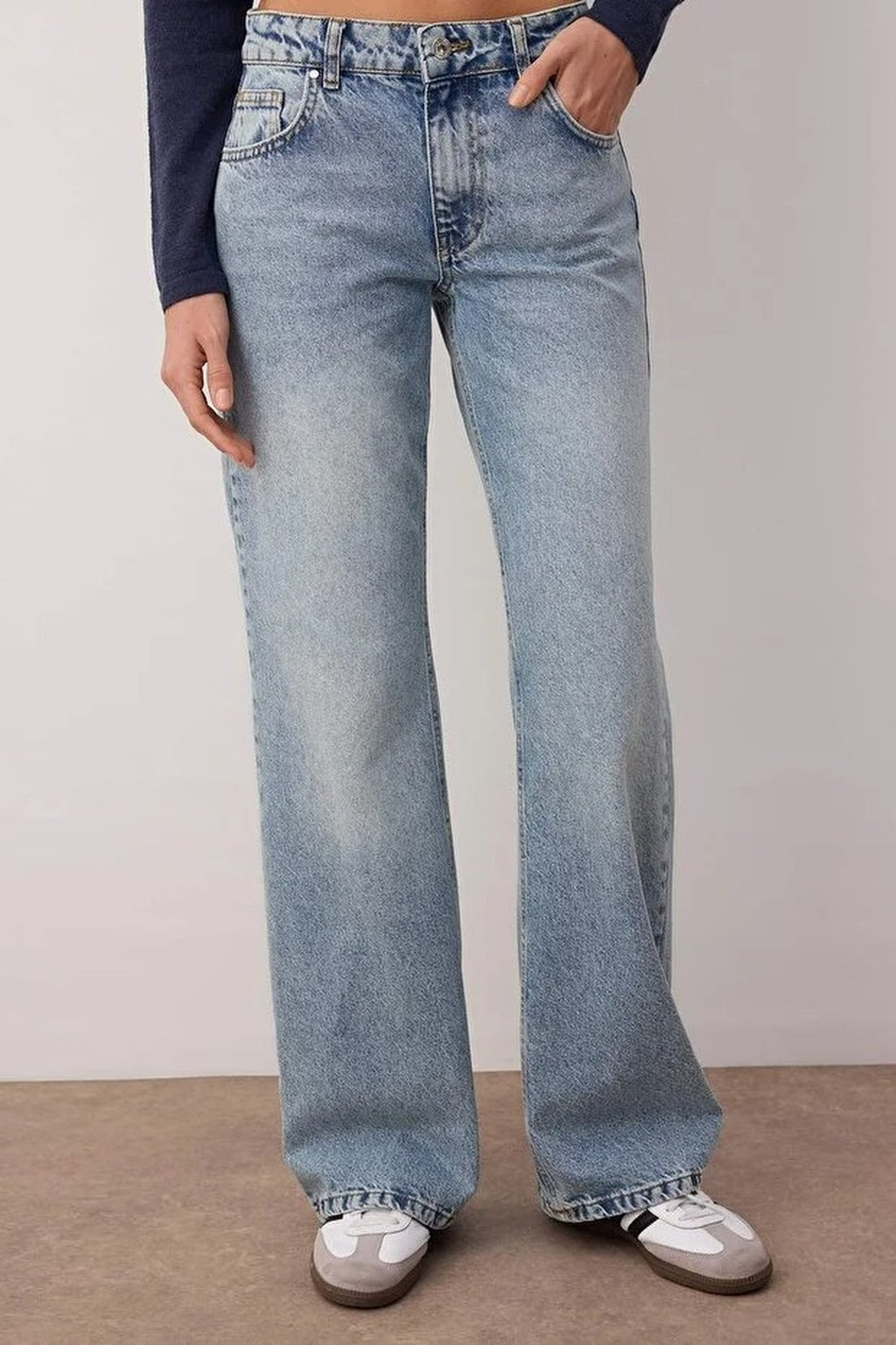 Low Waist Wide Leg Jeans