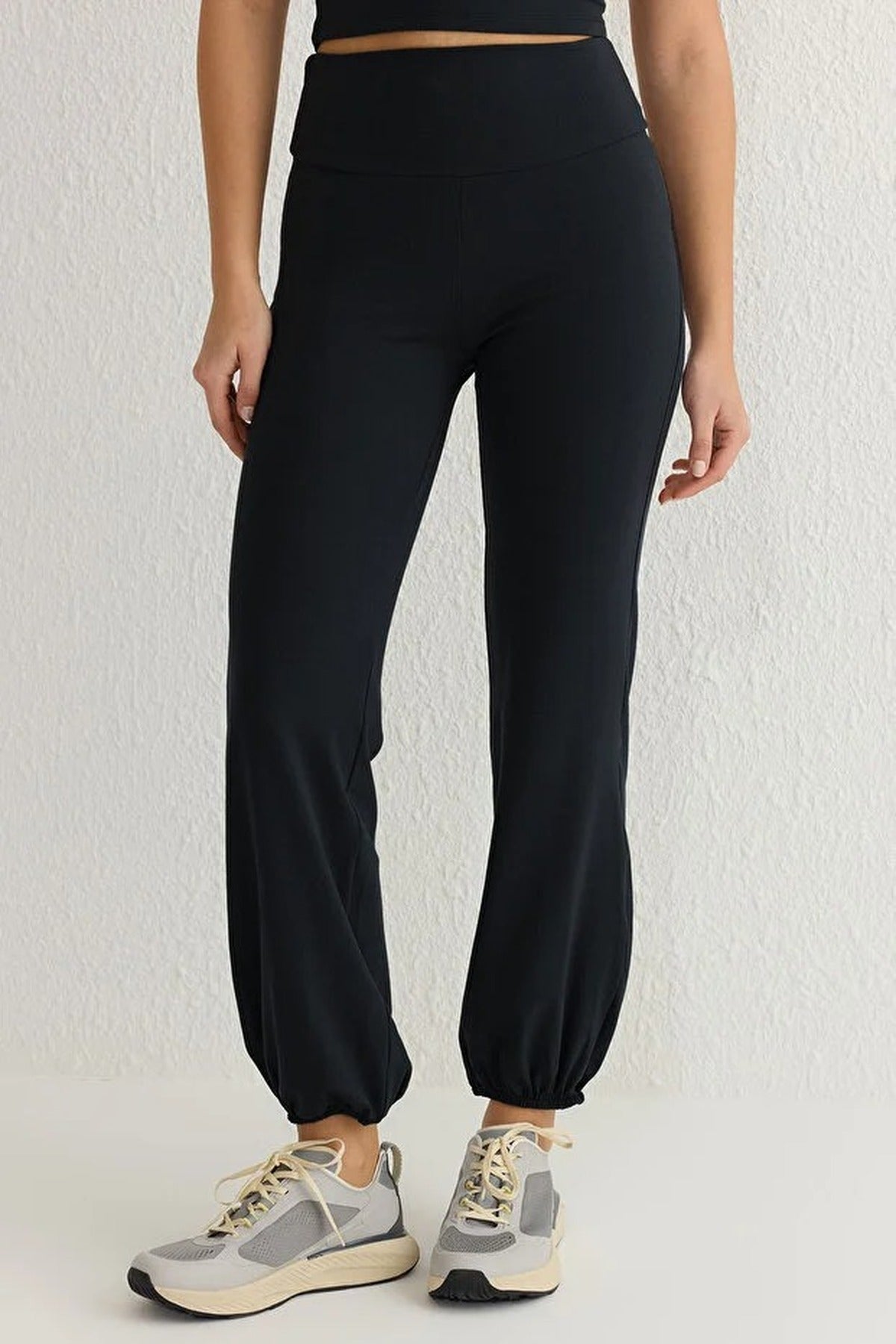 Brushed Soft Fabric Reflective Print Sport Knit Jogger