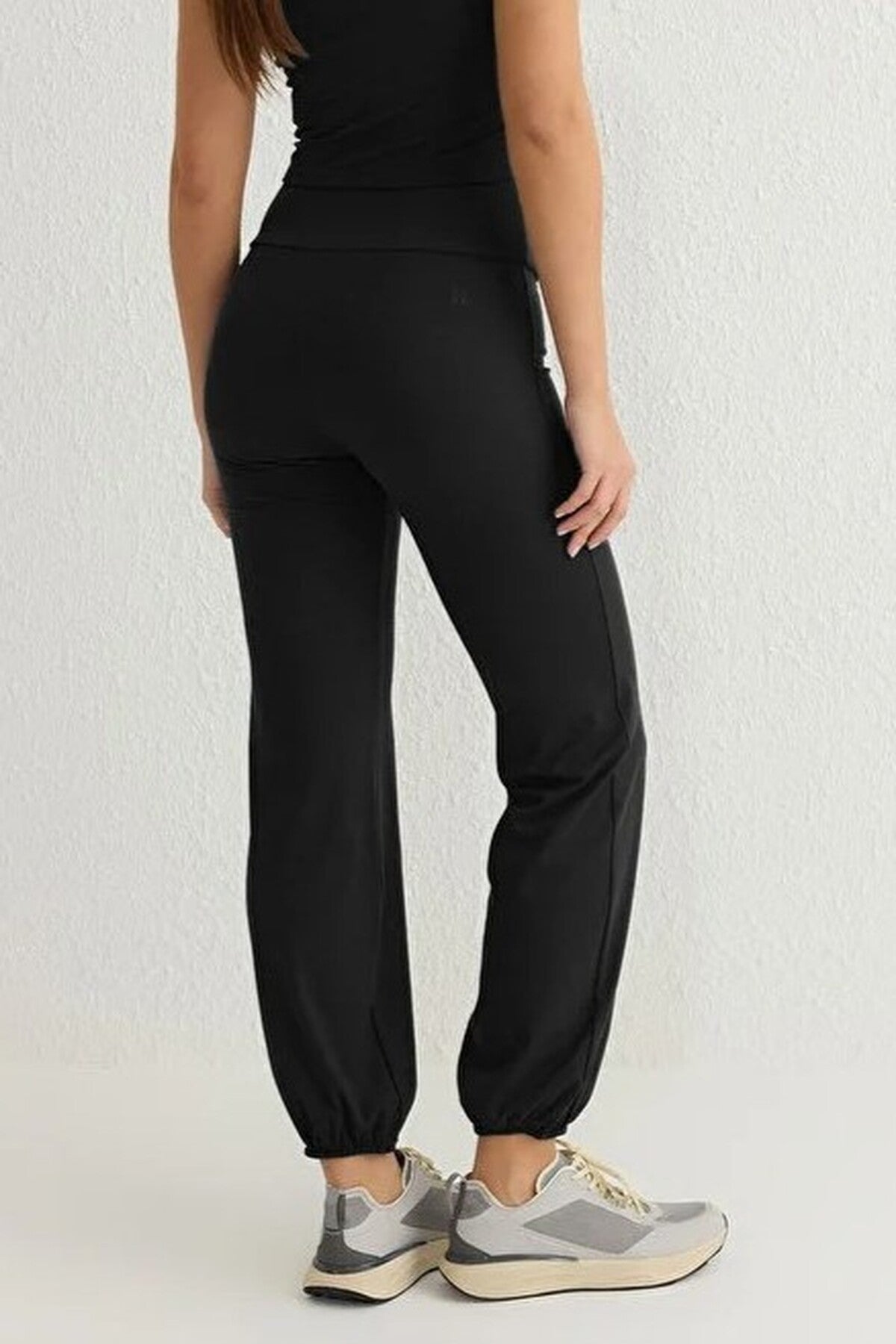 Brushed Soft Fabric Reflective Print Sport Knit Jogger