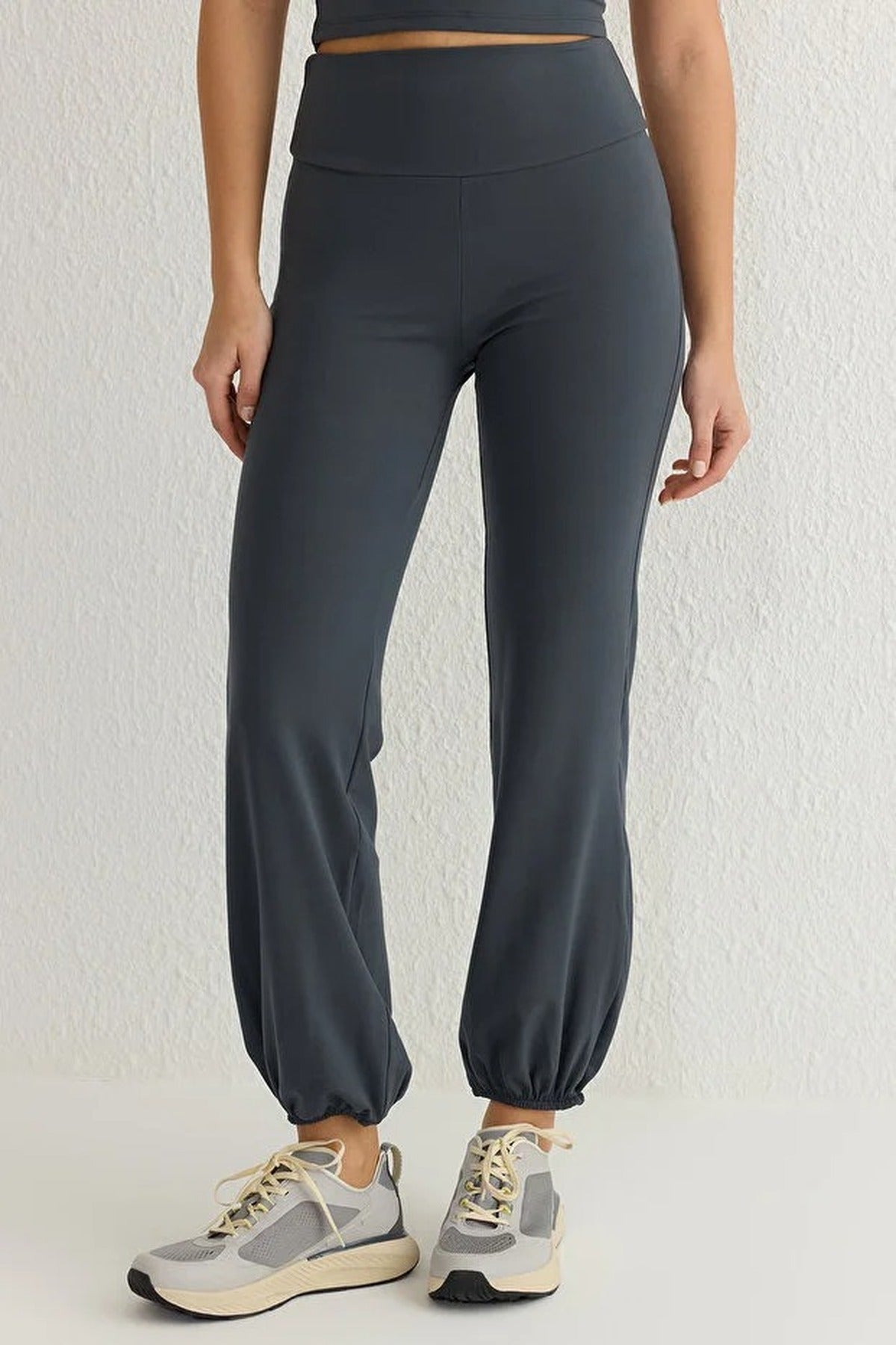 Brushed Soft Fabric Reflective Print Sport Knit Jogger
