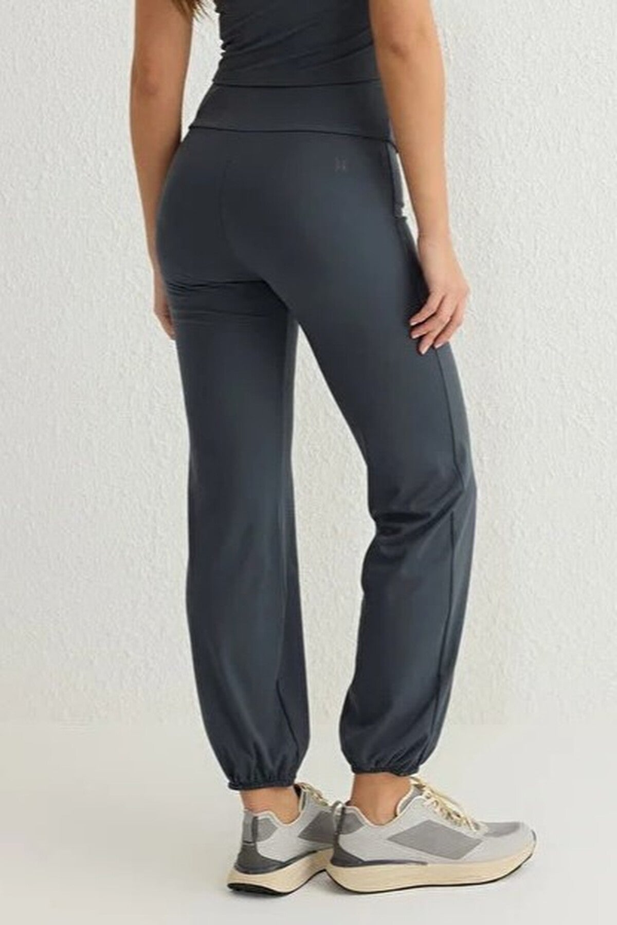 Brushed Soft Fabric Reflective Print Sport Knit Jogger