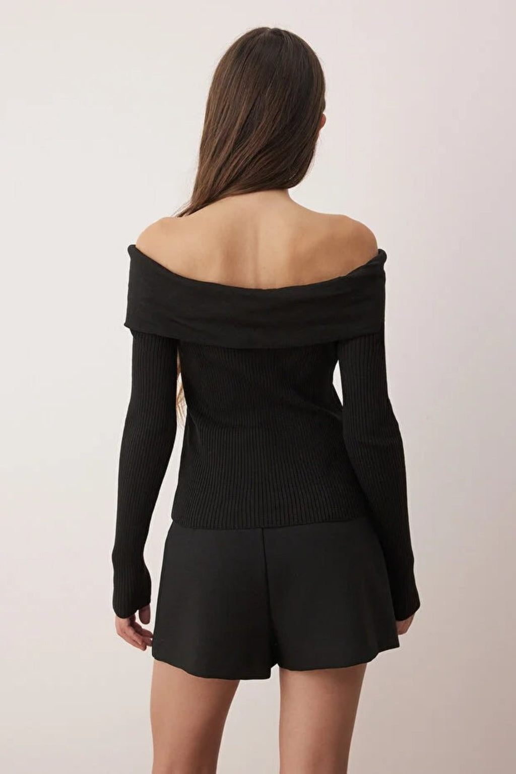 Carmen Collar Thin Knit Sweater with Accessory Detail