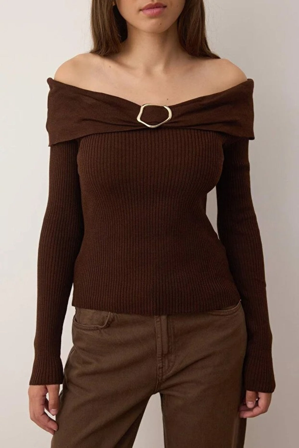 Carmen Collar Thin Knit Sweater with Accessory Detail