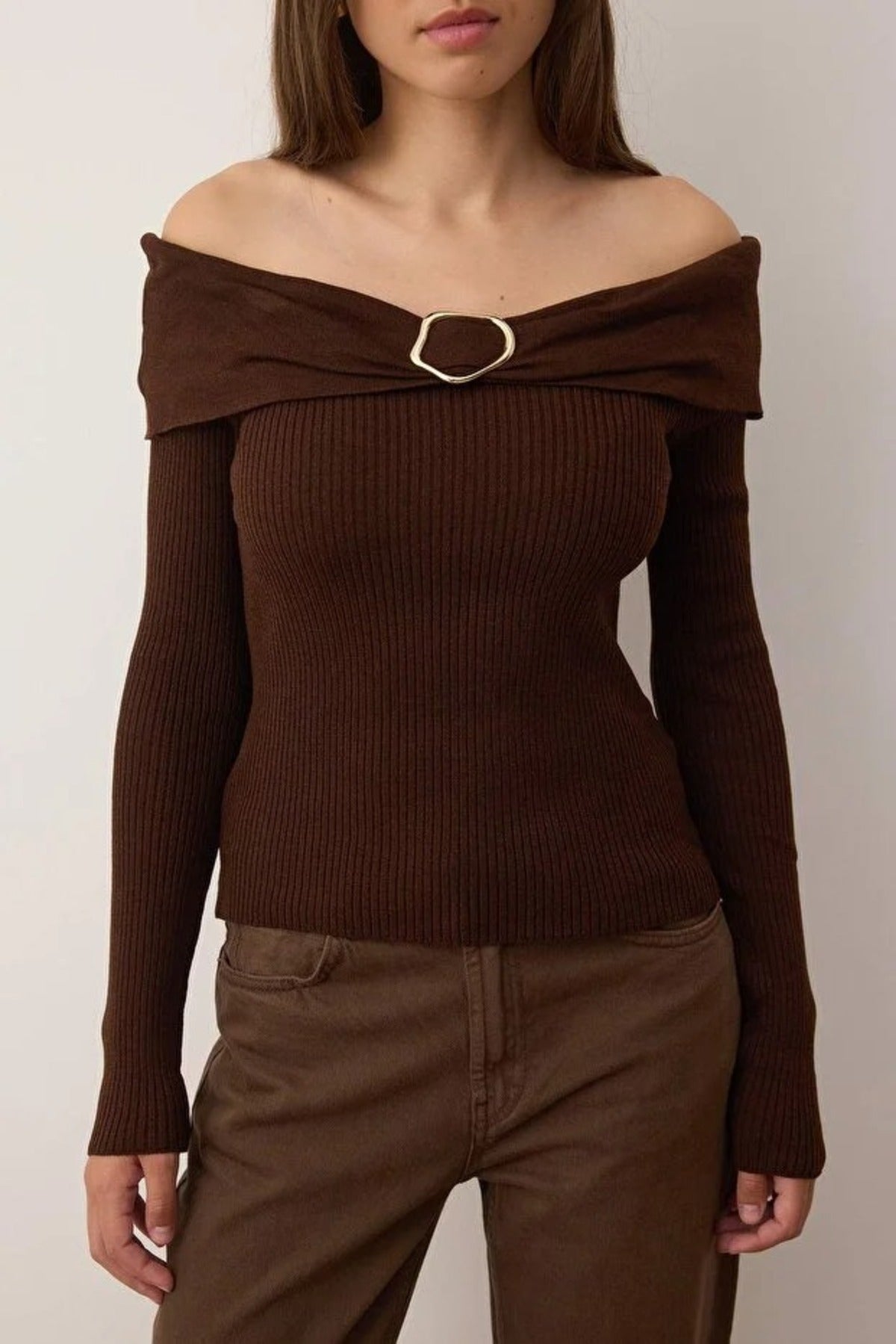 Carmen Collar Thin Knit Sweater with Accessory Detail