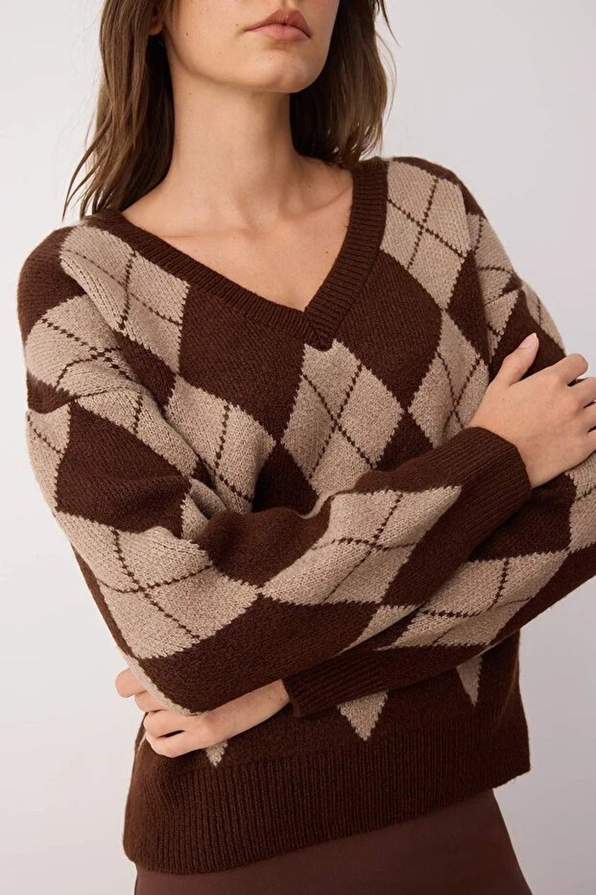 Soft-Textured V-Neck Argyle Pattern Knit Sweater