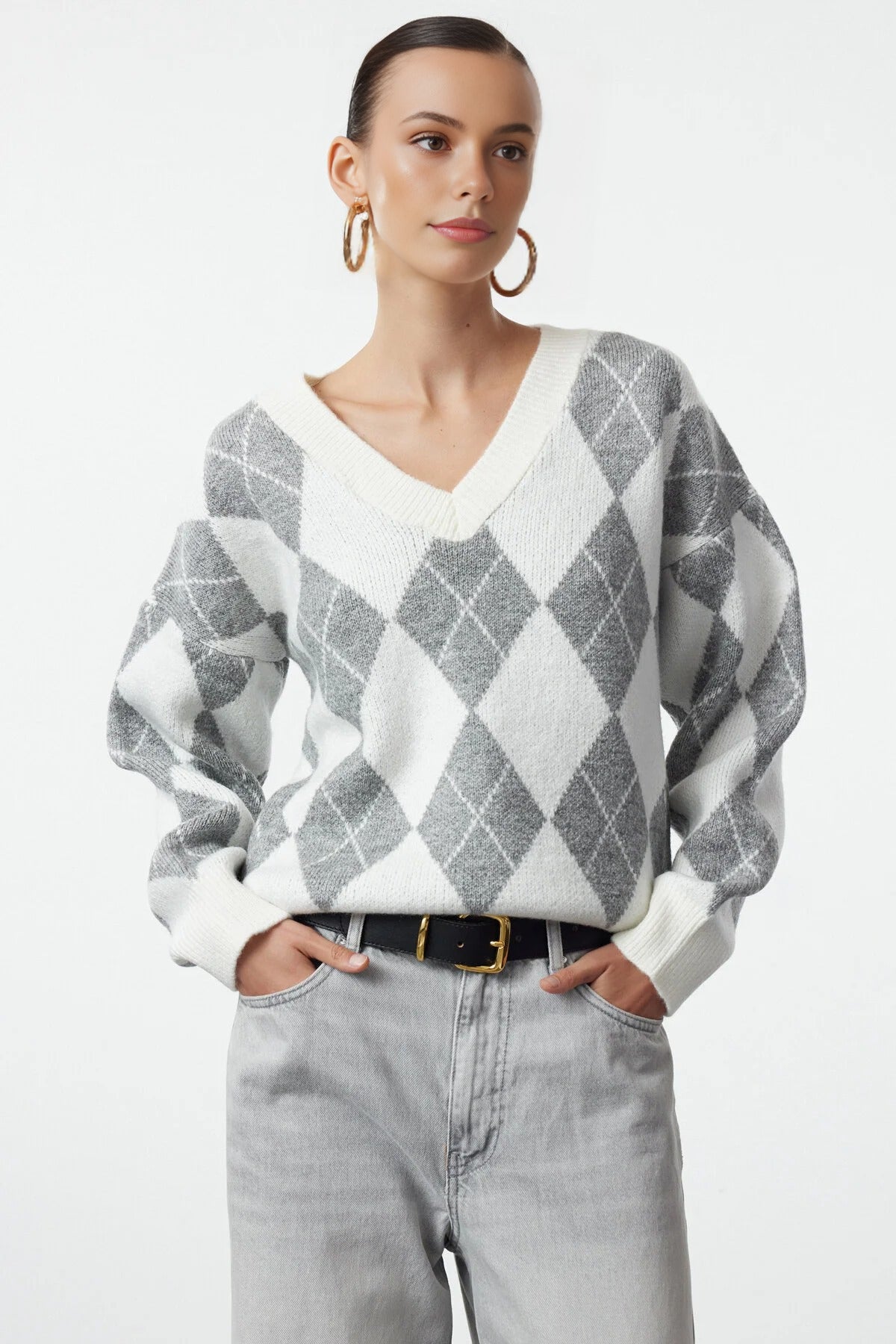 Soft-Textured V-Neck Argyle Pattern Knit Sweater
