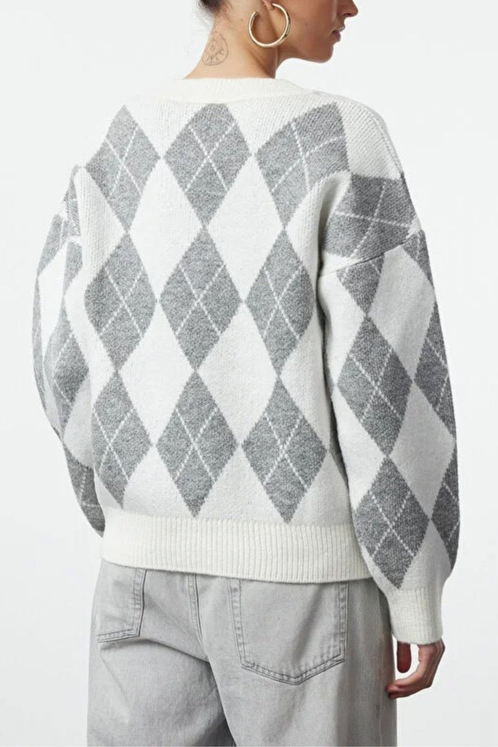 Soft-Textured V-Neck Argyle Pattern Knit Sweater