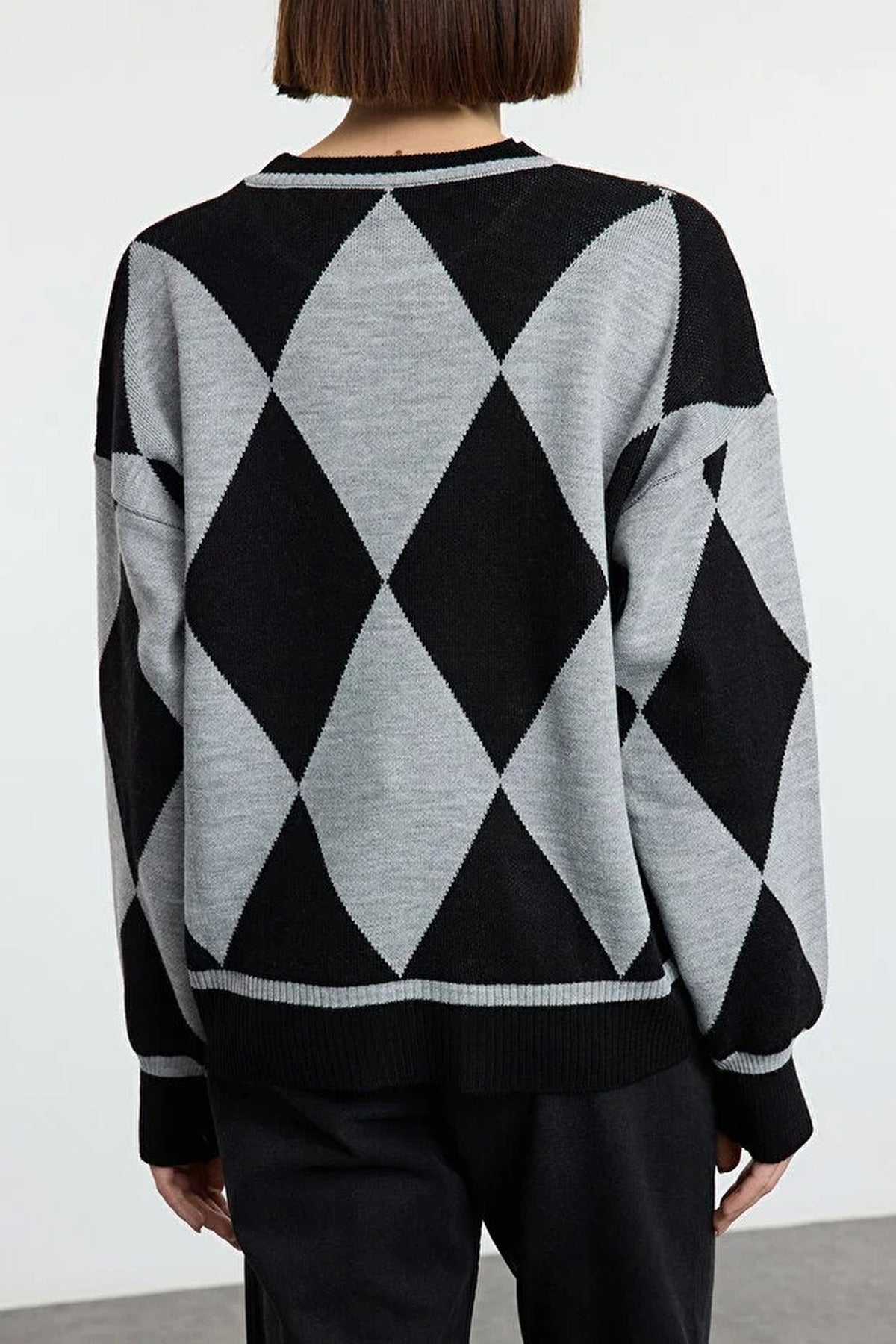 Patterned Crew Neck Knit Sweater
