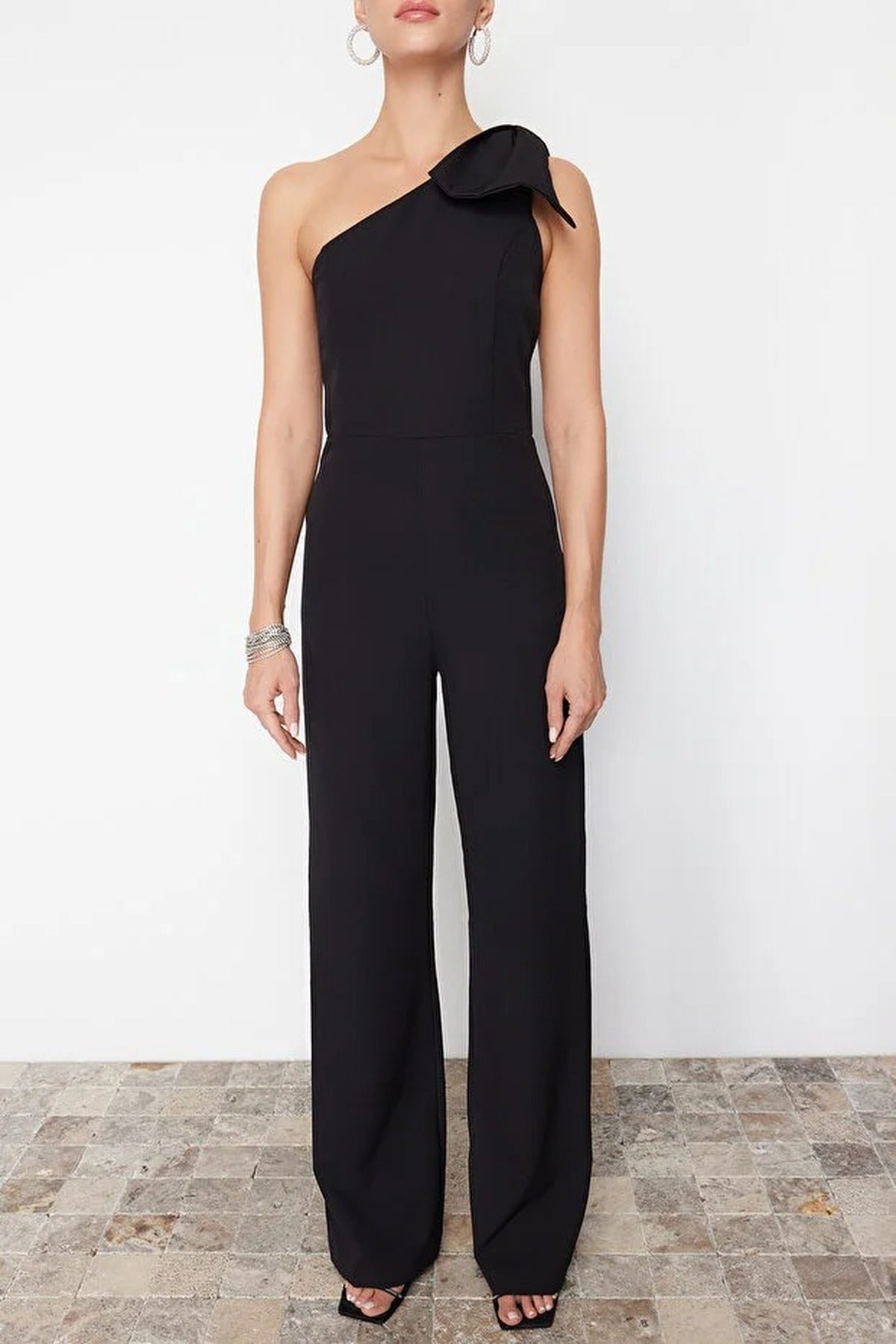 Bow Detailed One-Sleeve Woven Jumpsuit