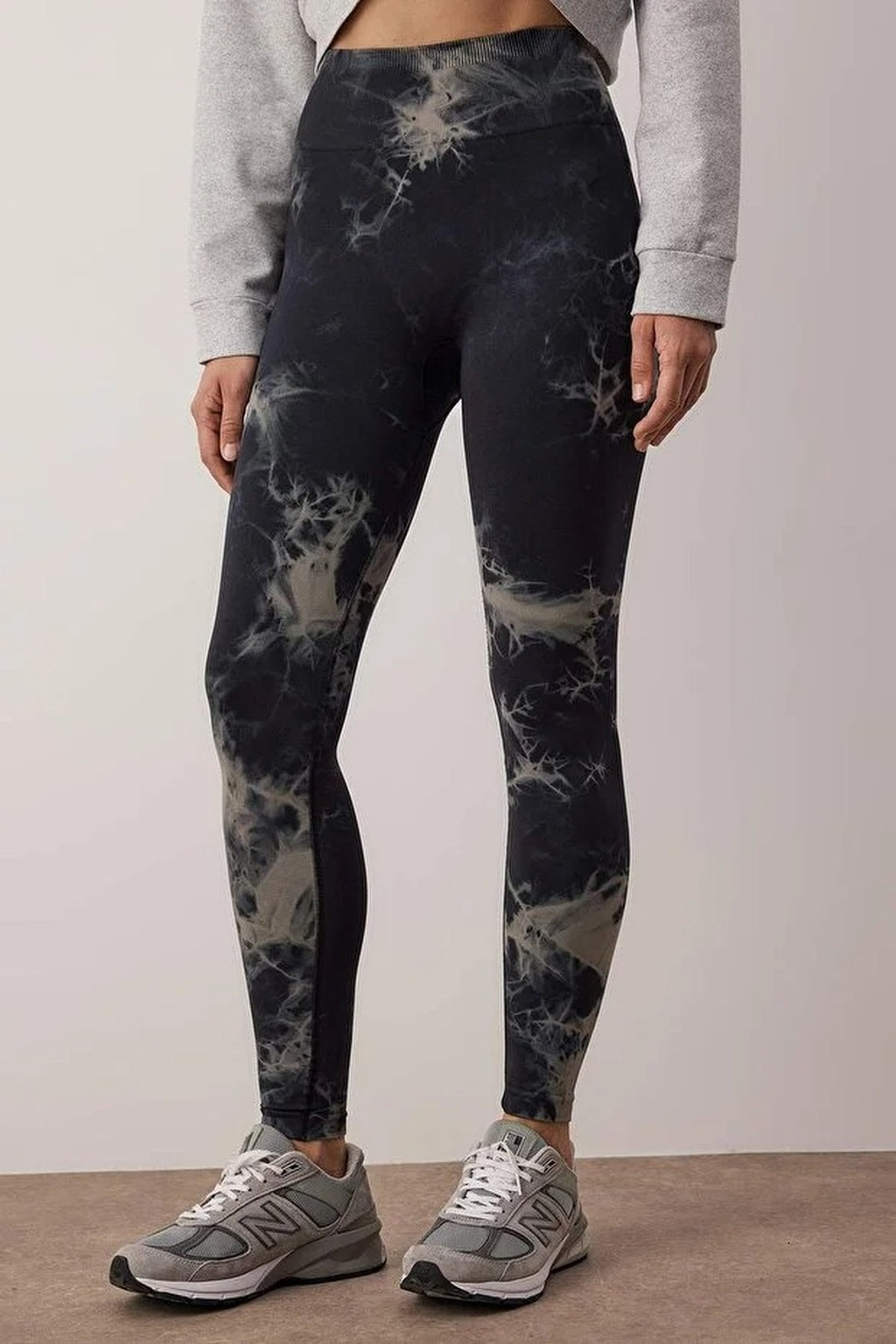 Seamless Batik Pattern Full Length Knitted Sports Leggings