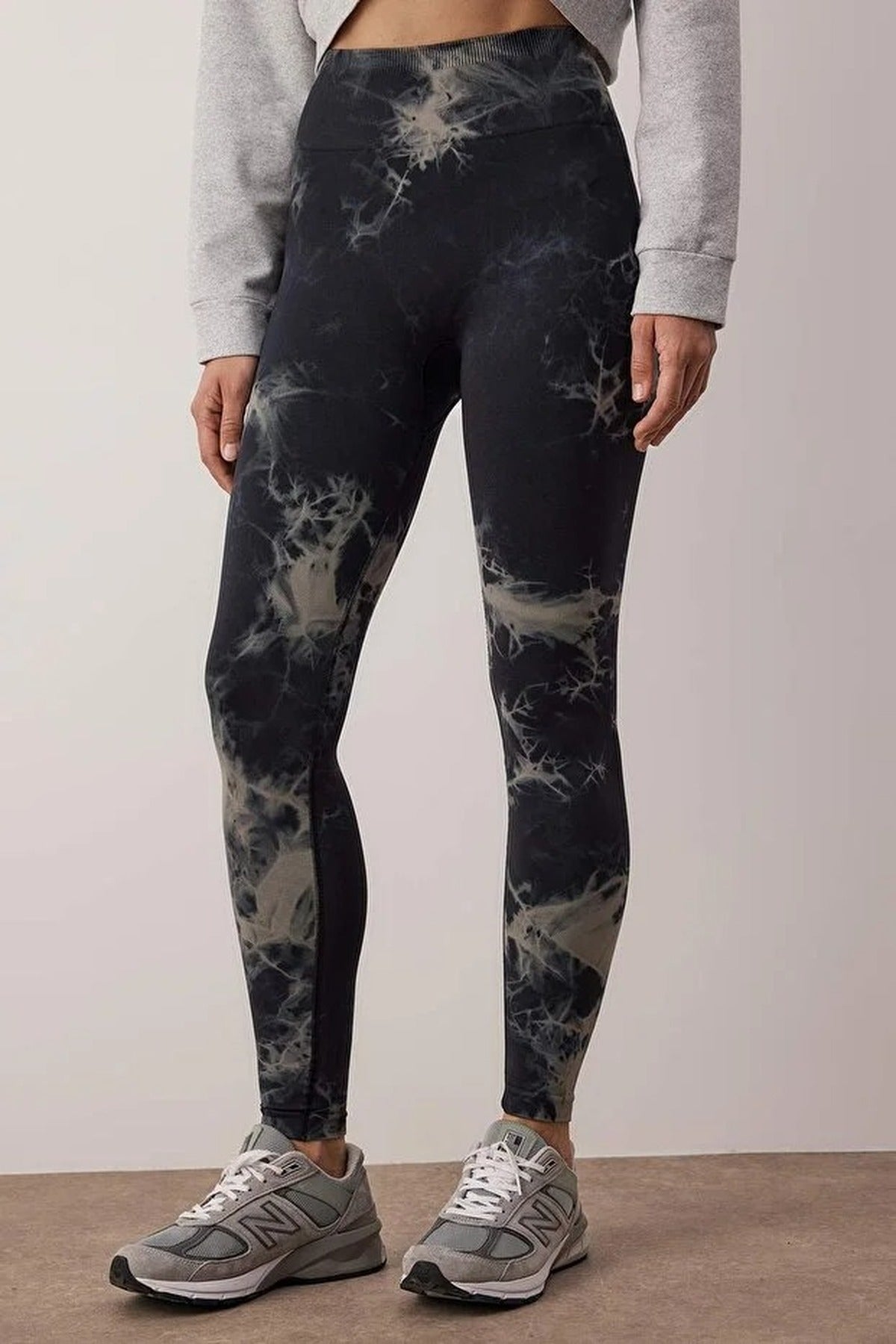 Seamless Batik Pattern Full Length Knitted Sports Leggings