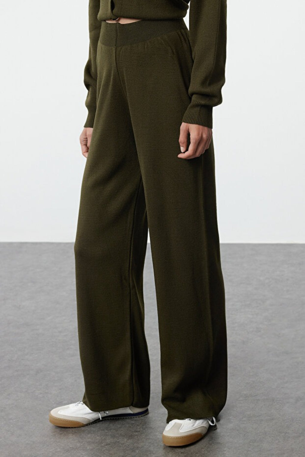 2-Piece Crop Knit Top & Pants Set