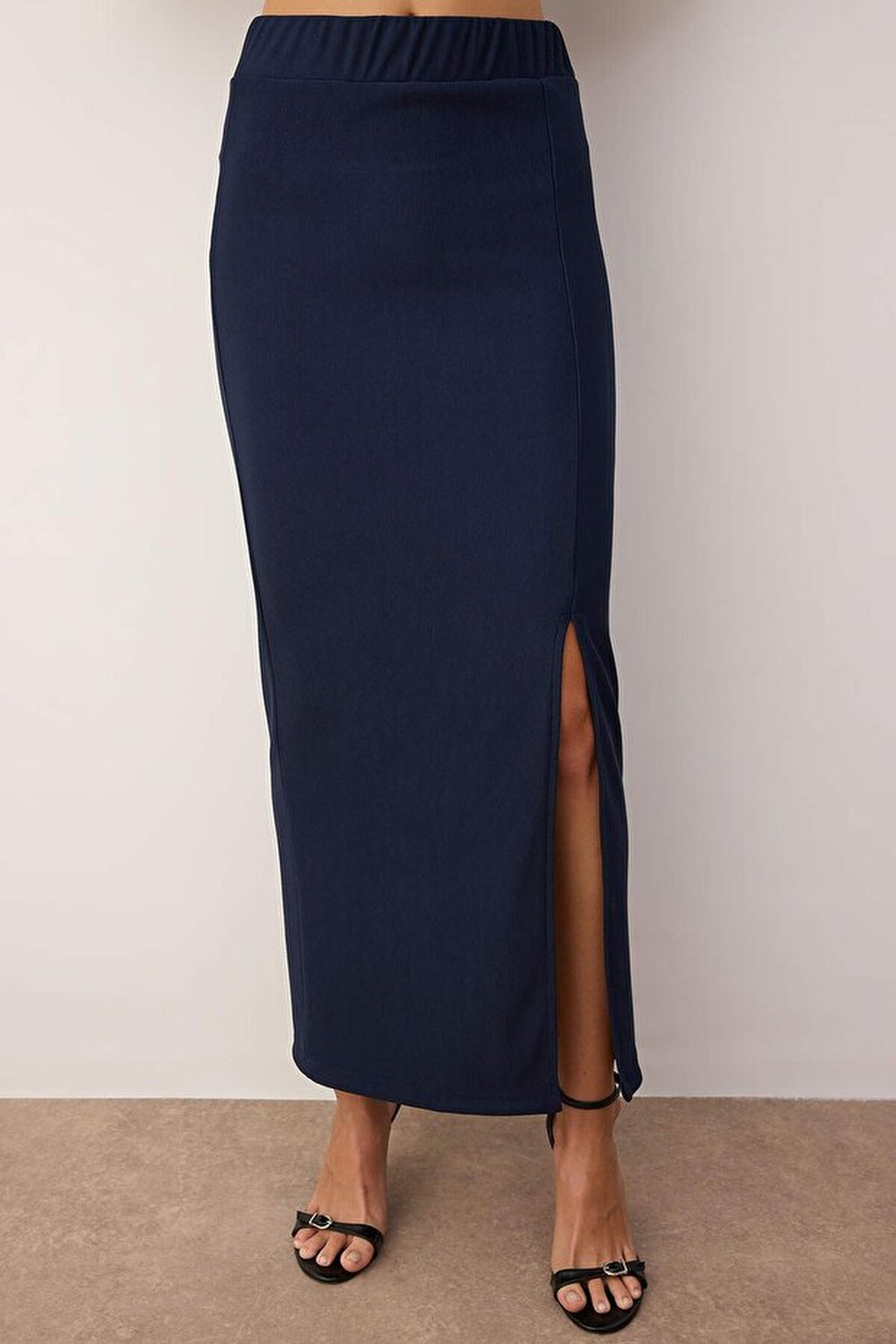 2-Piece Accessory Detail Carmen Collar Blouse-Skirt Knitted Set