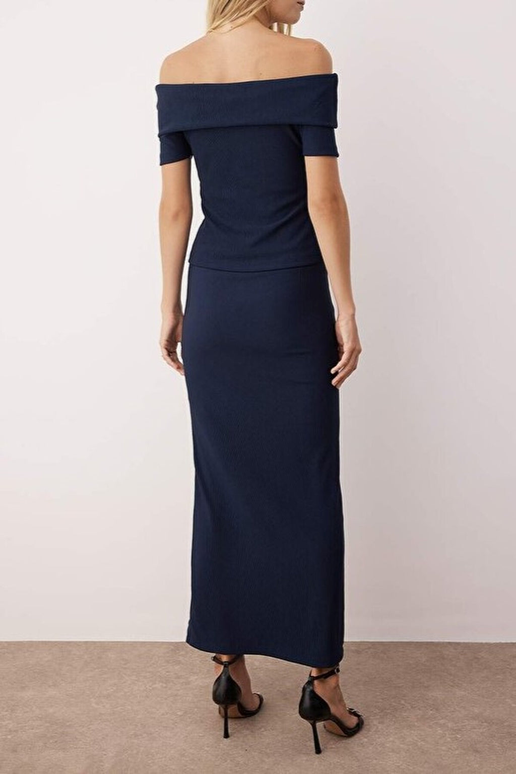 2-Piece Accessory Detail Carmen Collar Blouse-Skirt Knitted Set