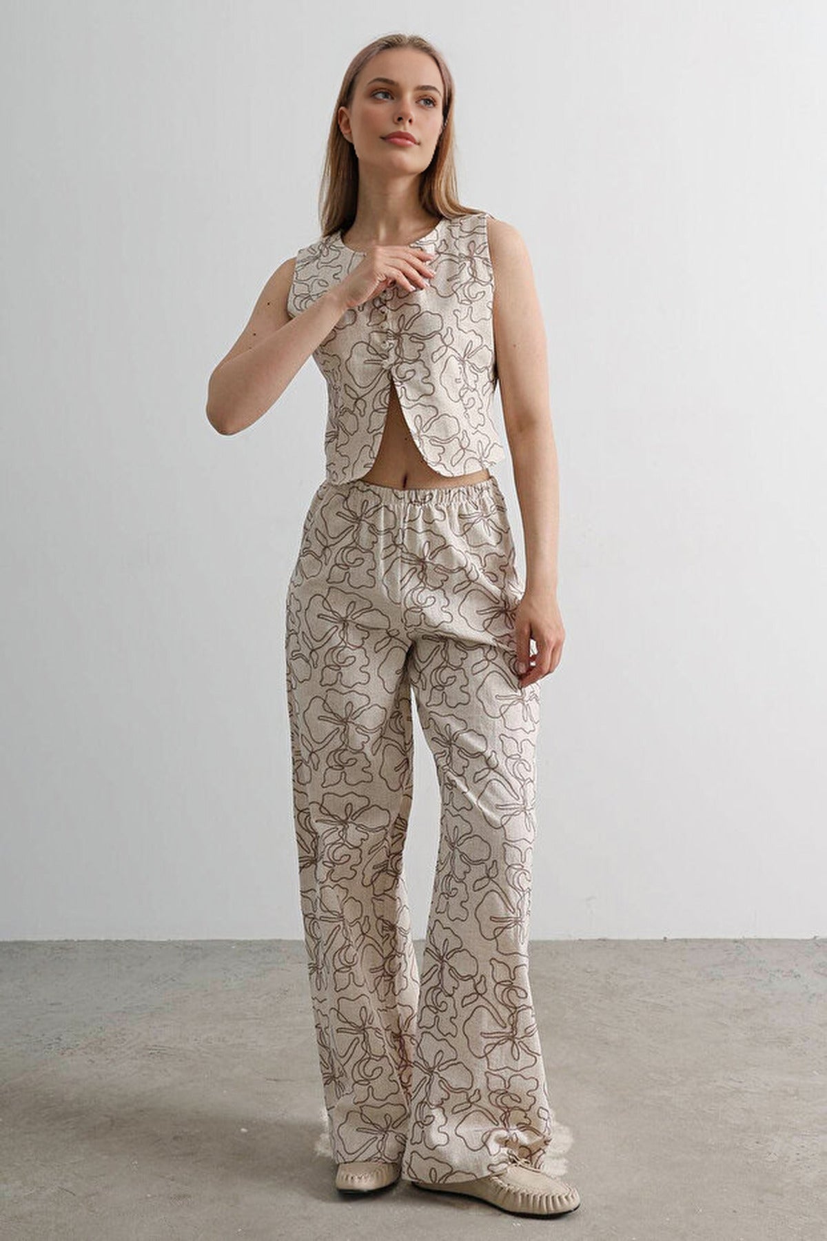 2-Piece Floral Vest and Trousers Woven Top and Bottom Set