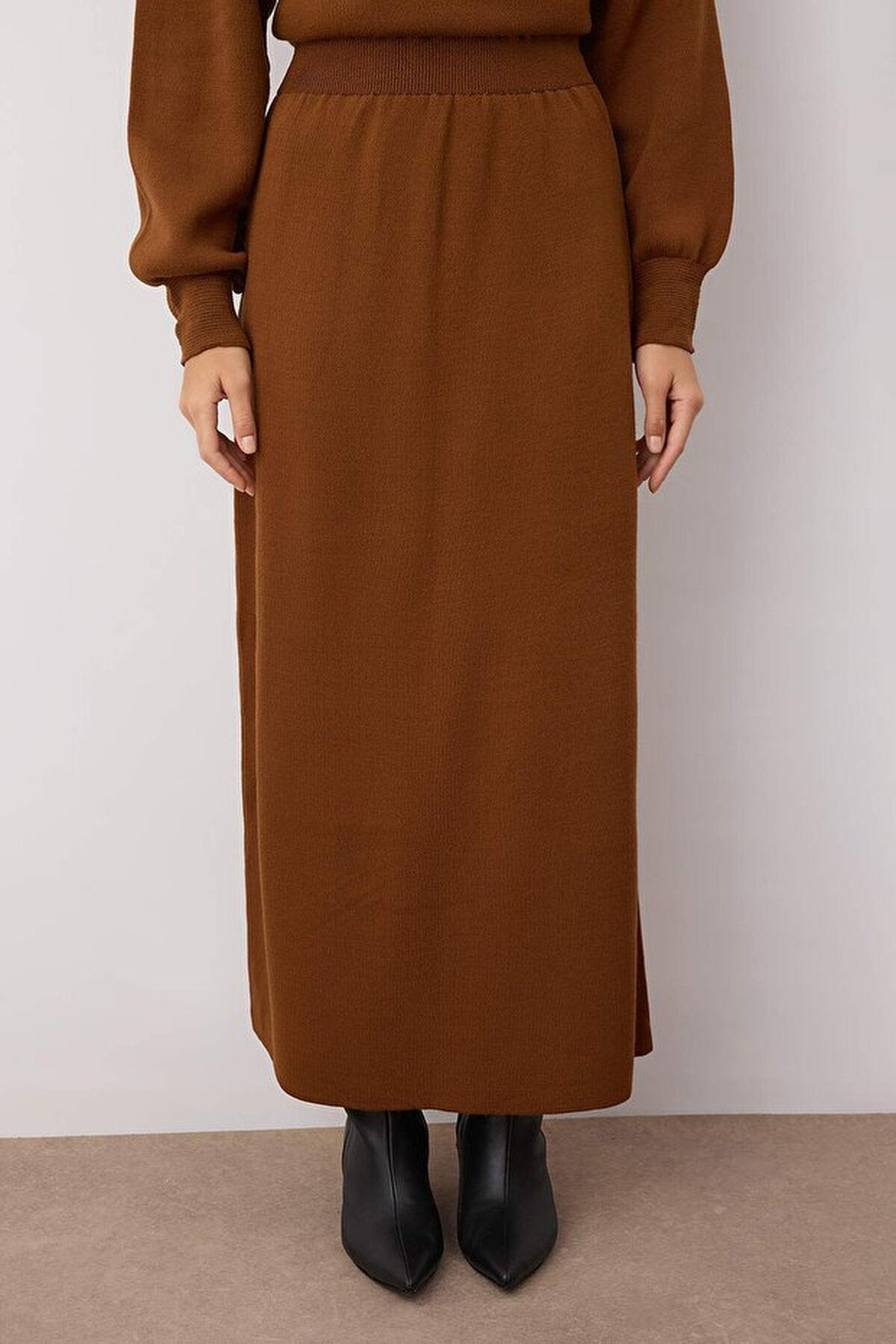 2-Piece Knitted Skirt and Top Set