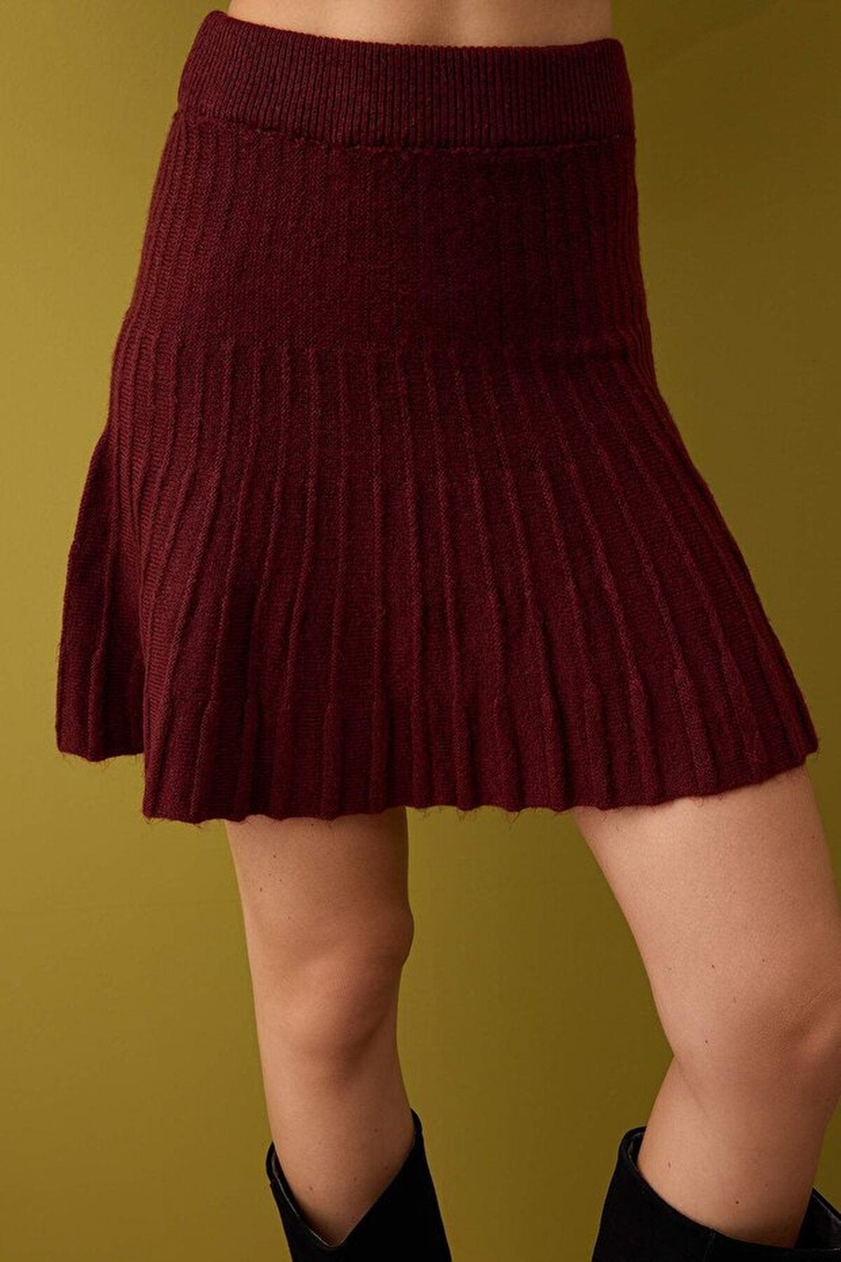 2-Piece Soft Textured Turtleneck Sweater-Skirt Knitwear Set